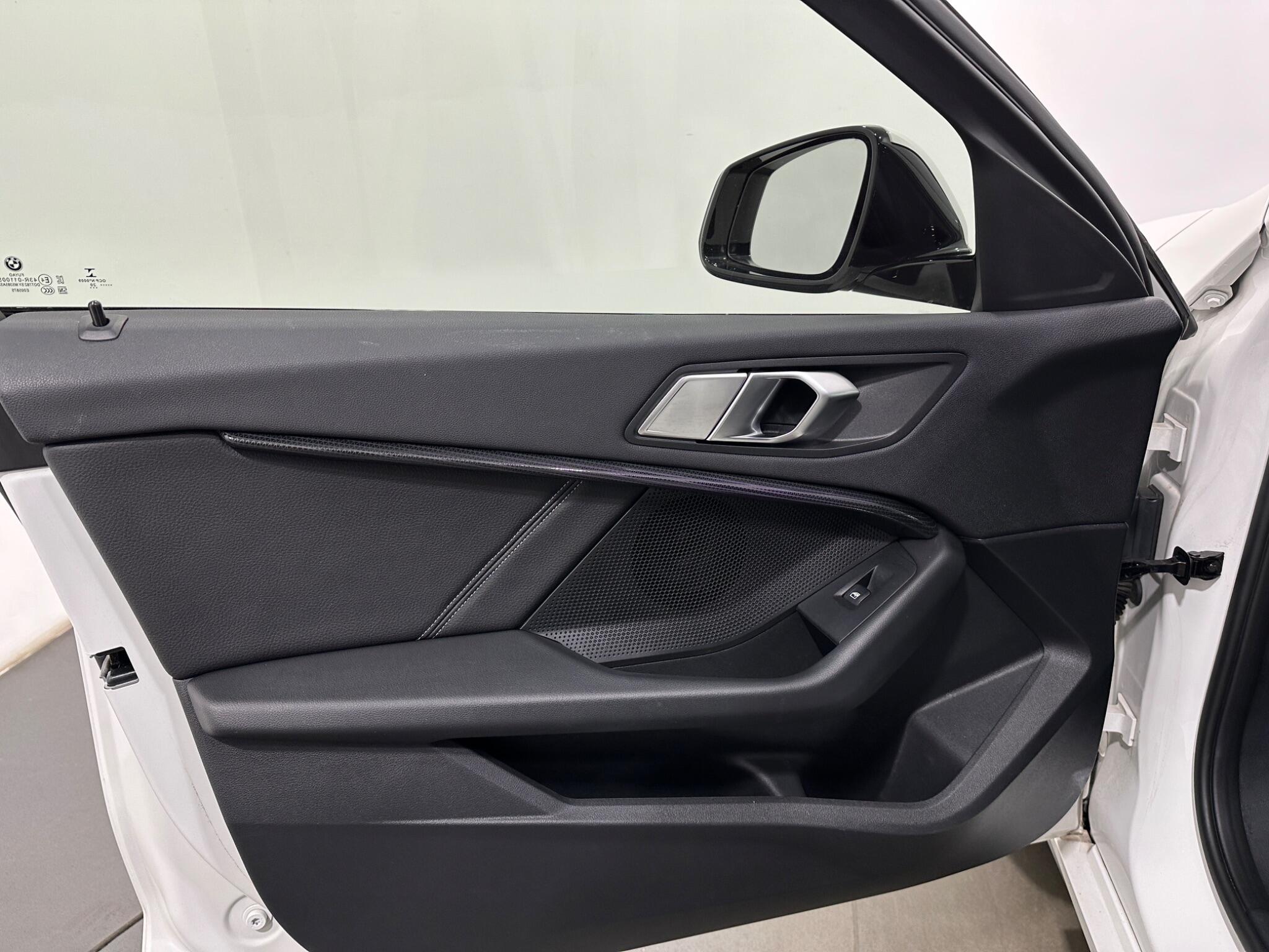 BMW 1 Series view 38