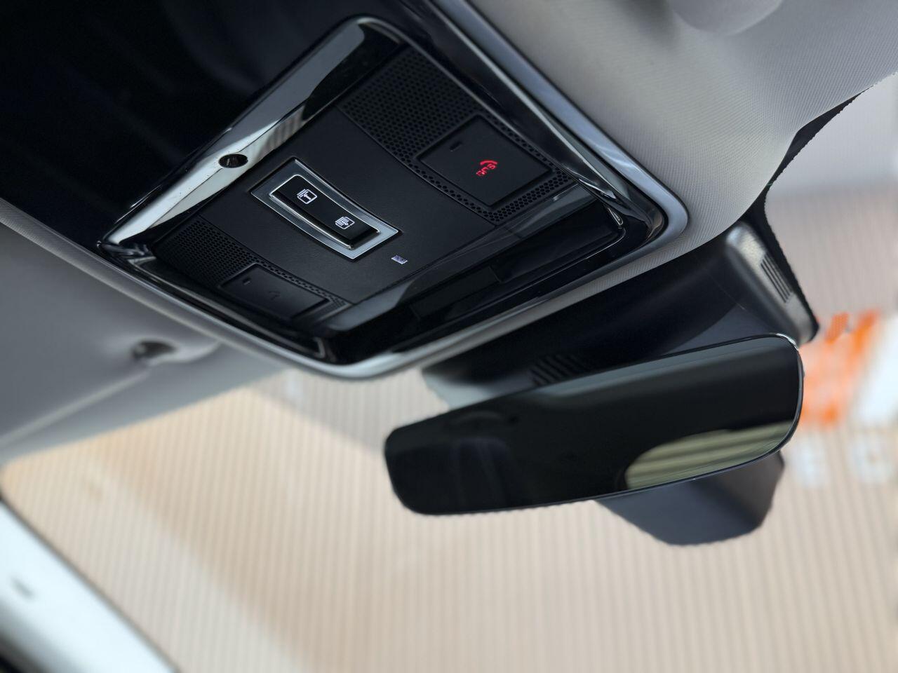Land Rover Range Rover Velar view 38