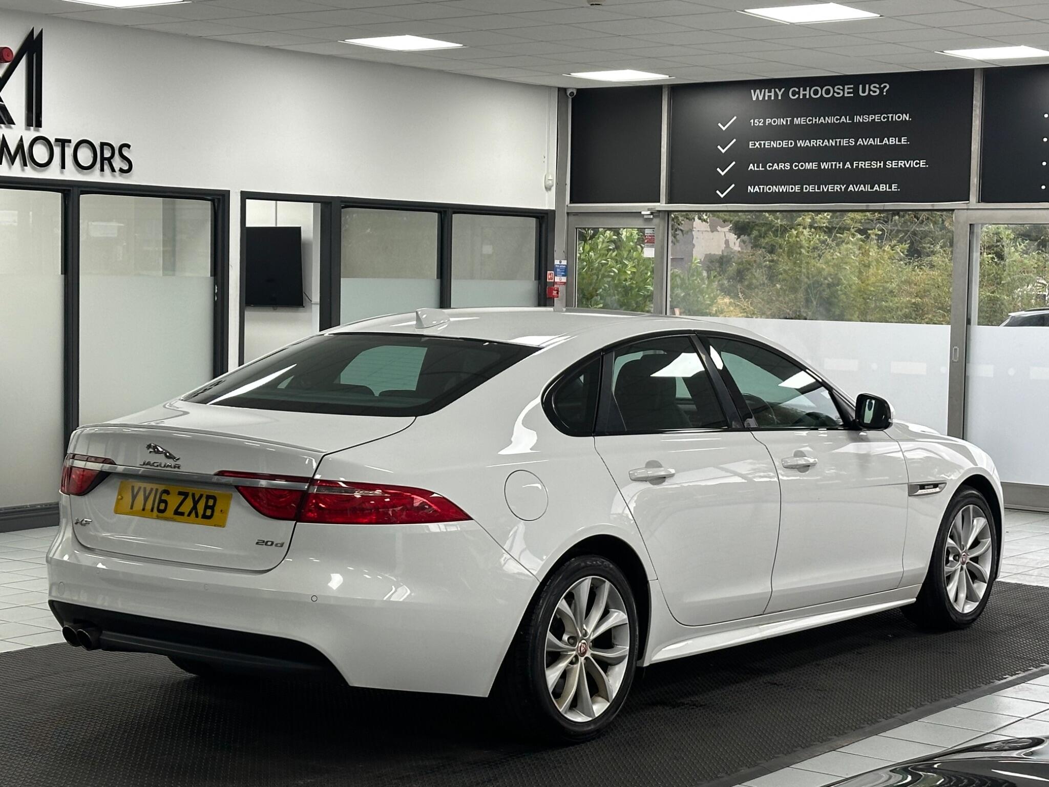 Jaguar XF view 14