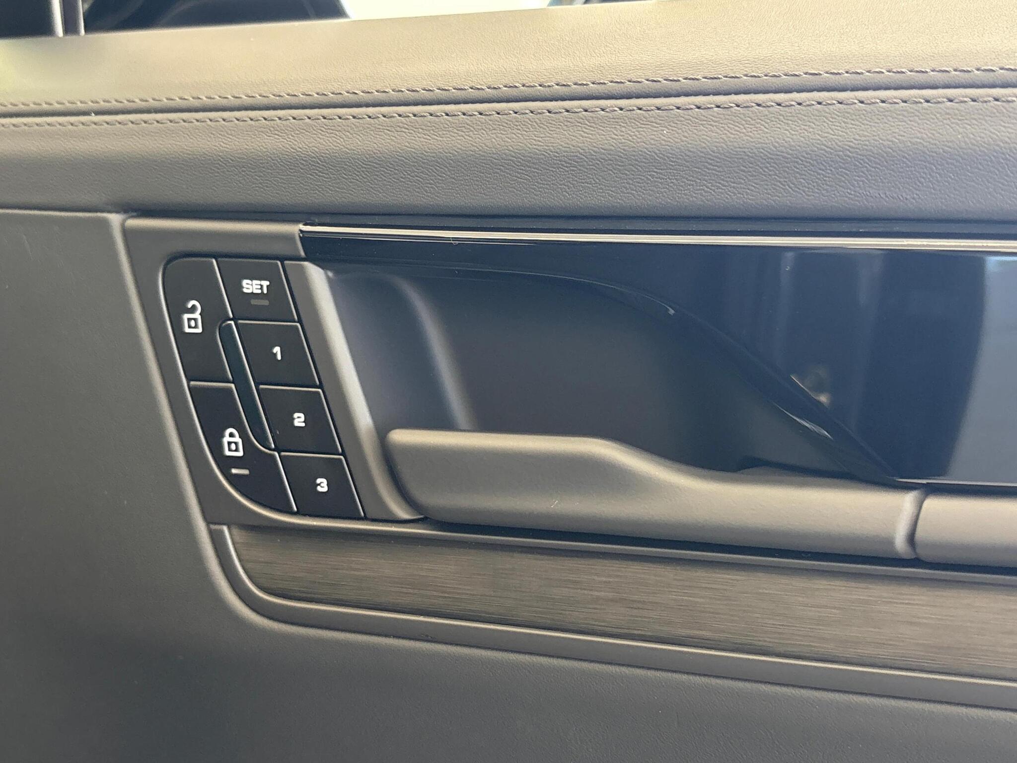 Porsche Cayenne view 37