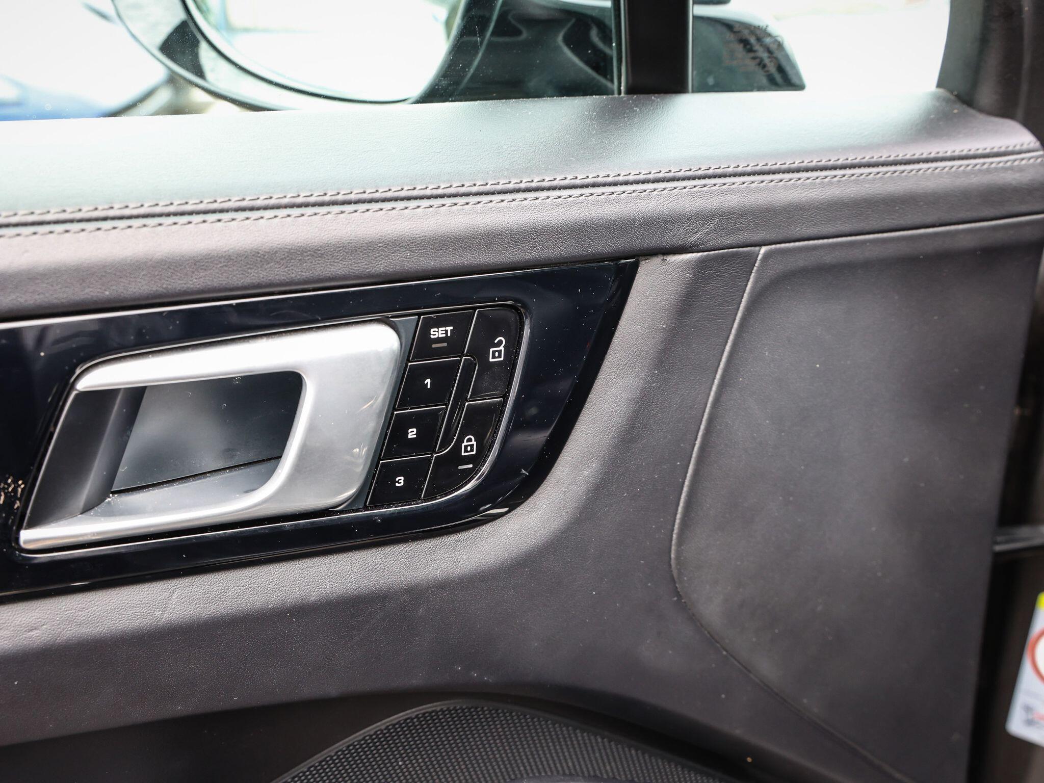 Porsche Cayenne view 44
