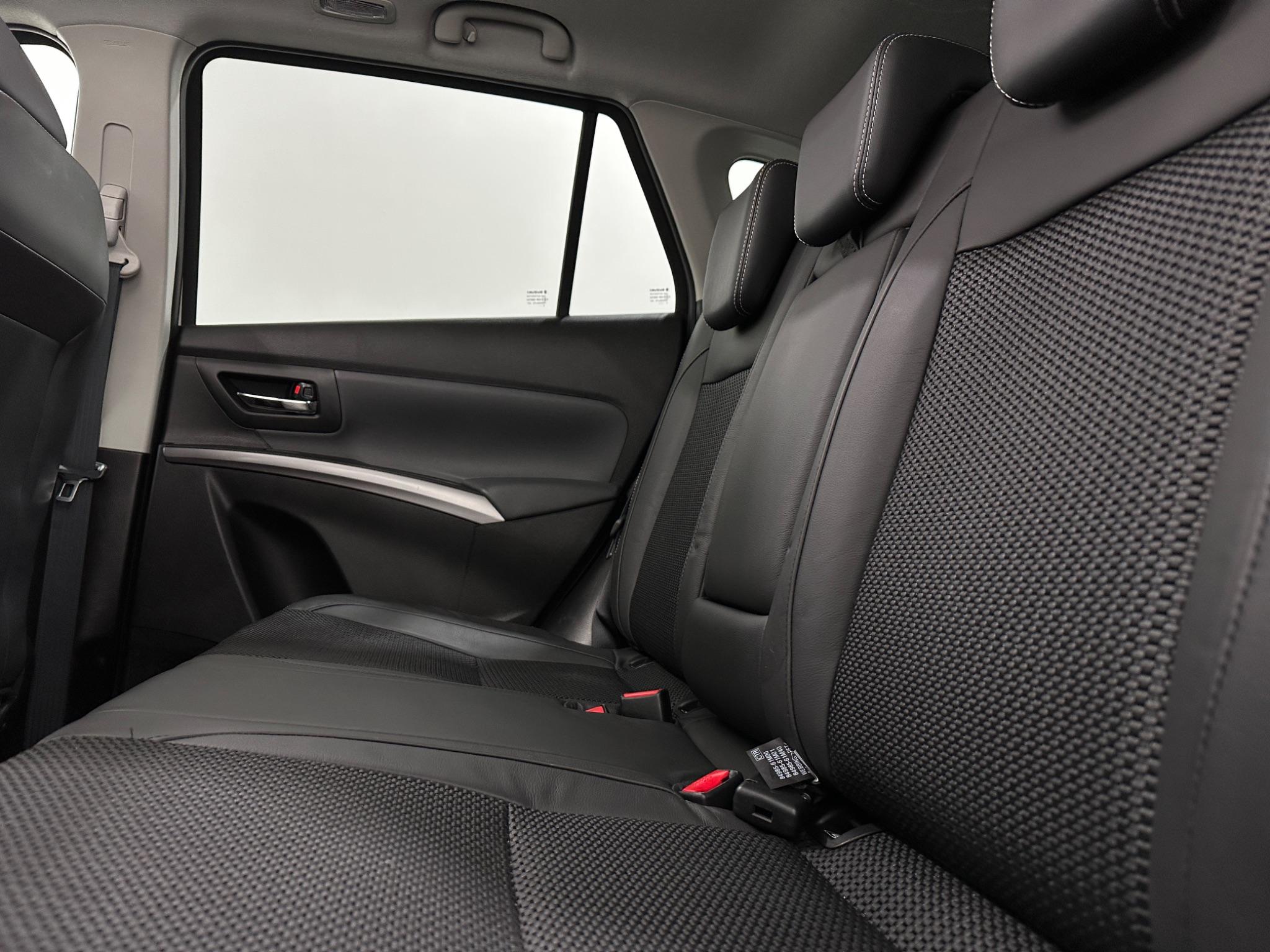 Suzuki S-Cross view 38