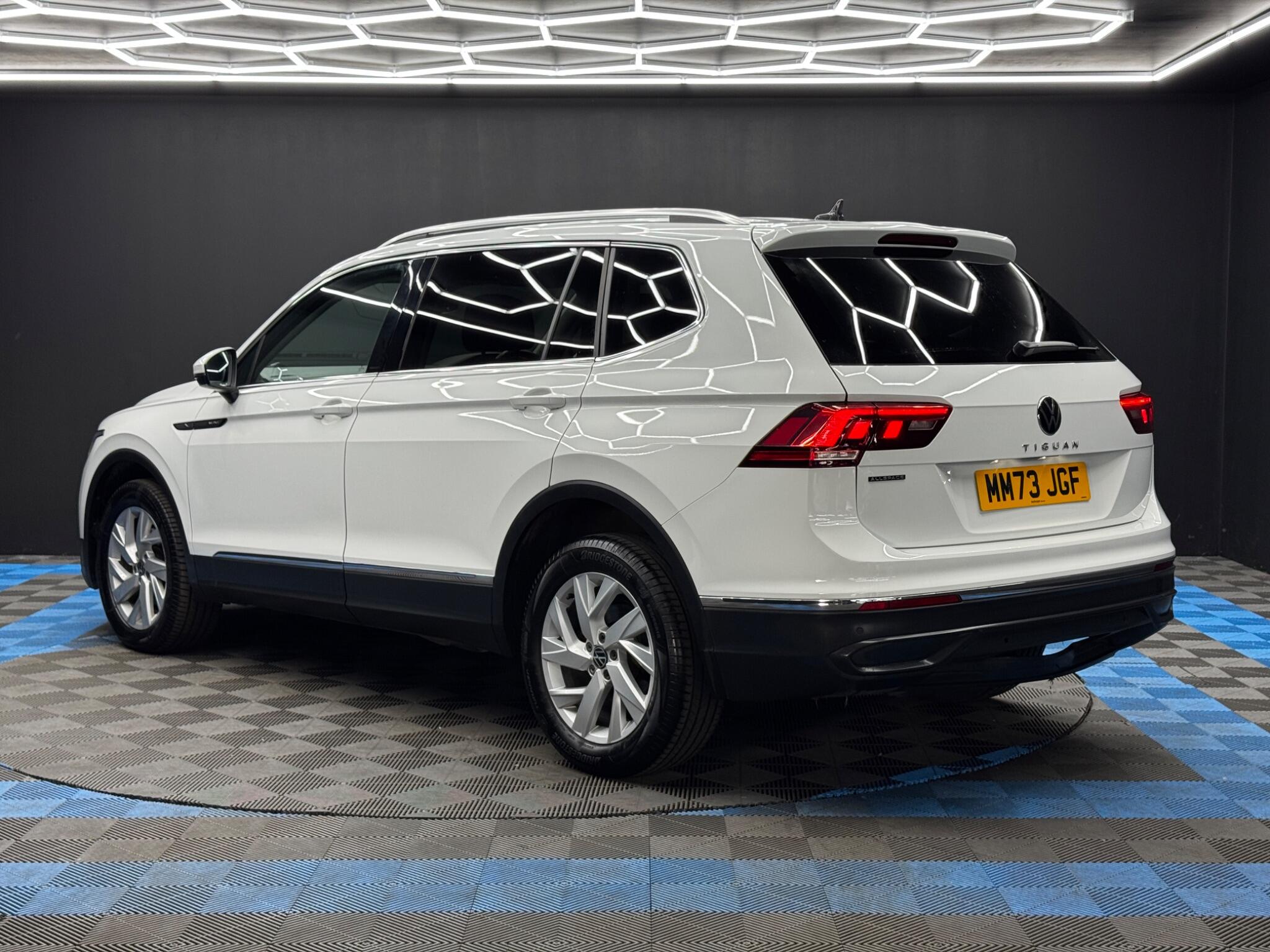 Volkswagen Tiguan Allspace view 7