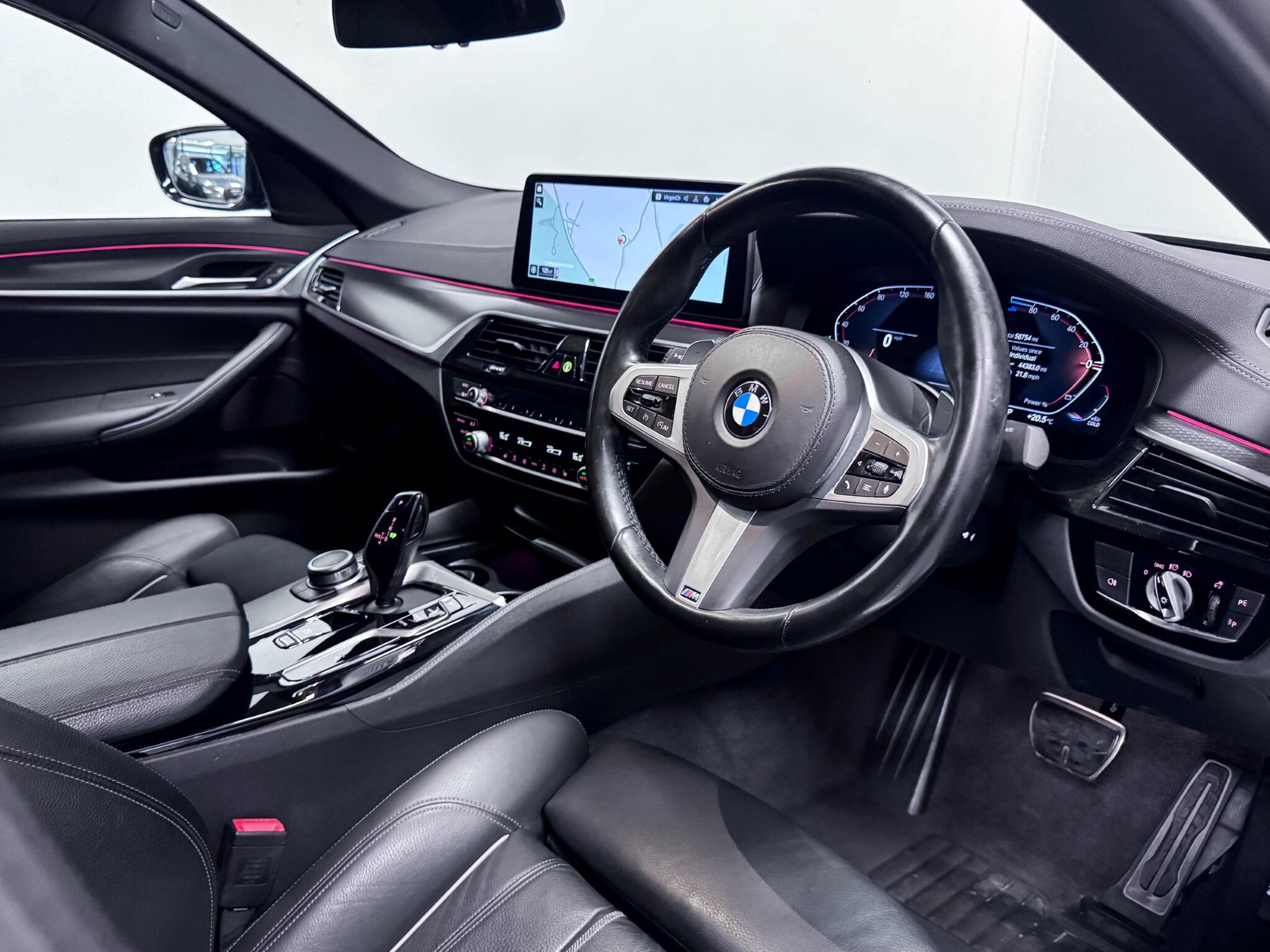 BMW 5 Series view 24
