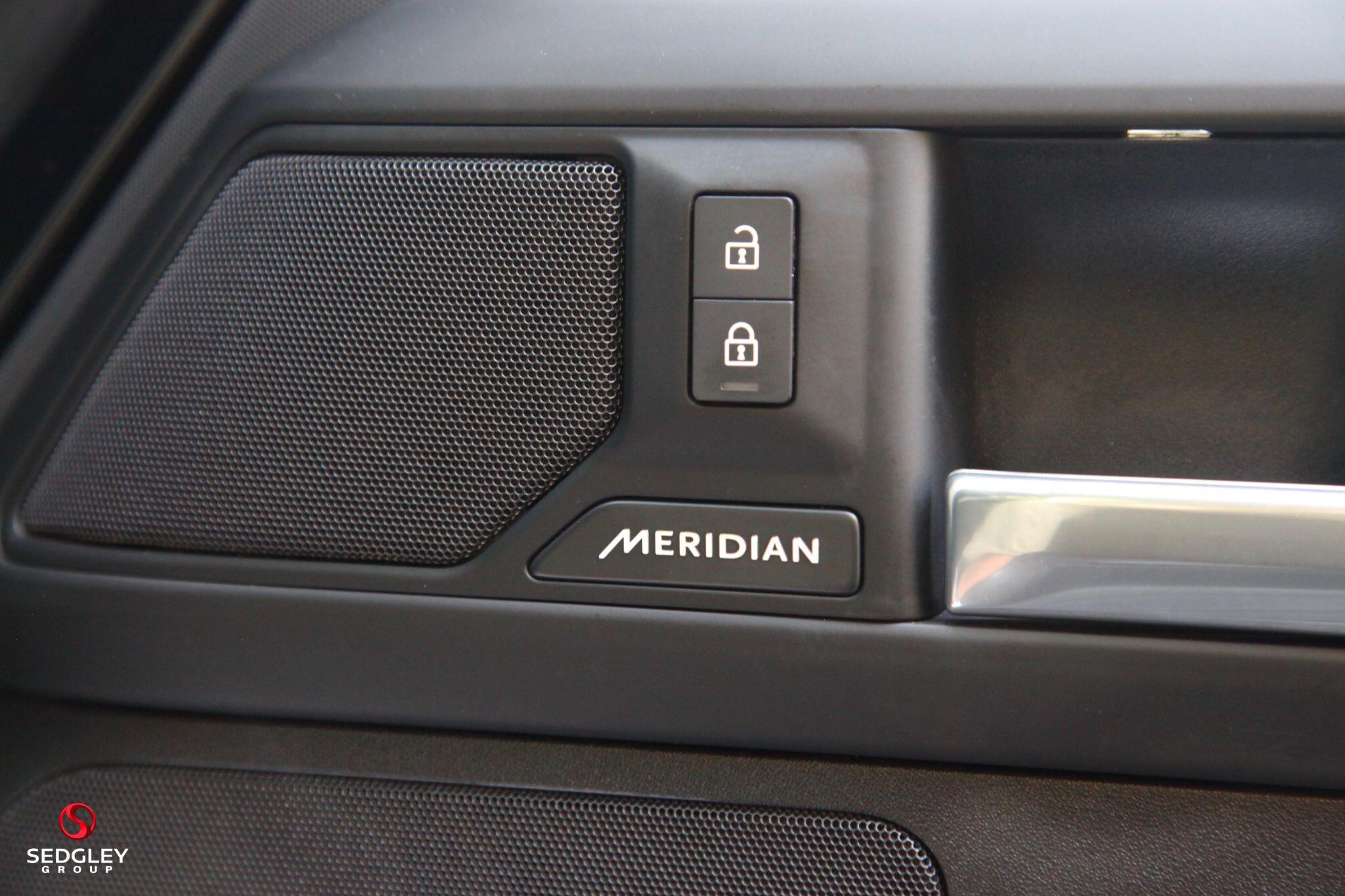 Land Rover Defender view 38
