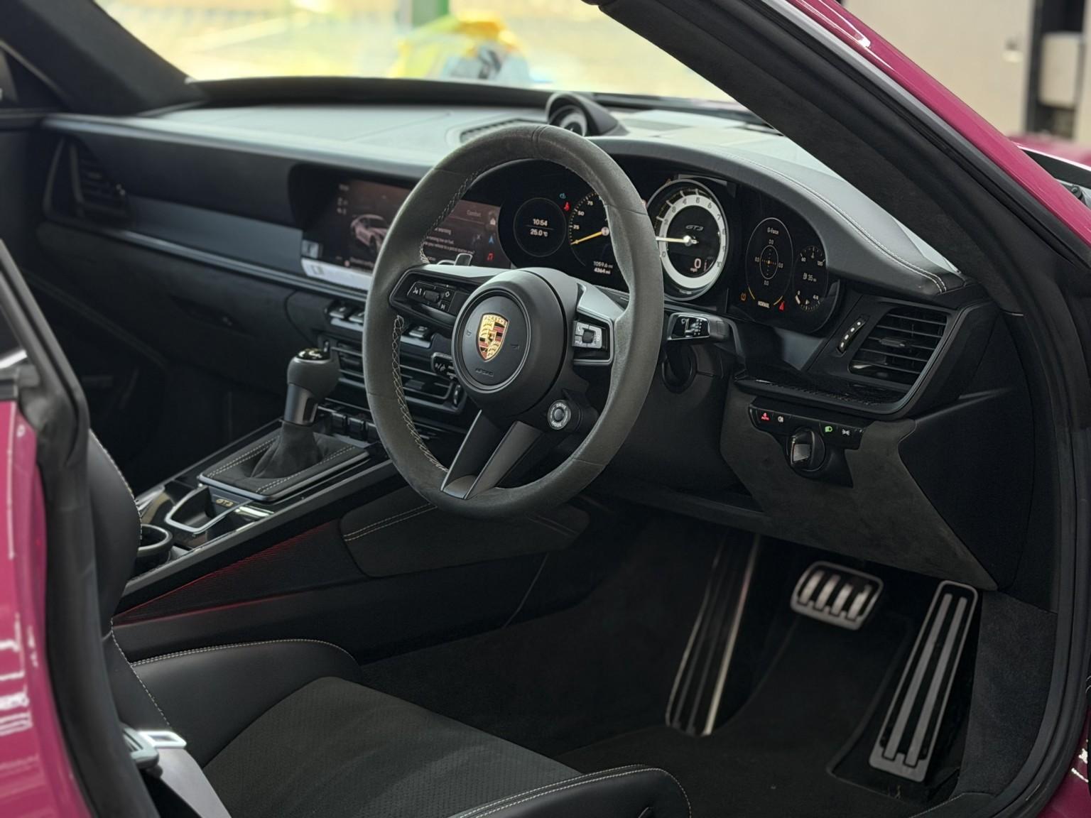 Porsche 911 view 36