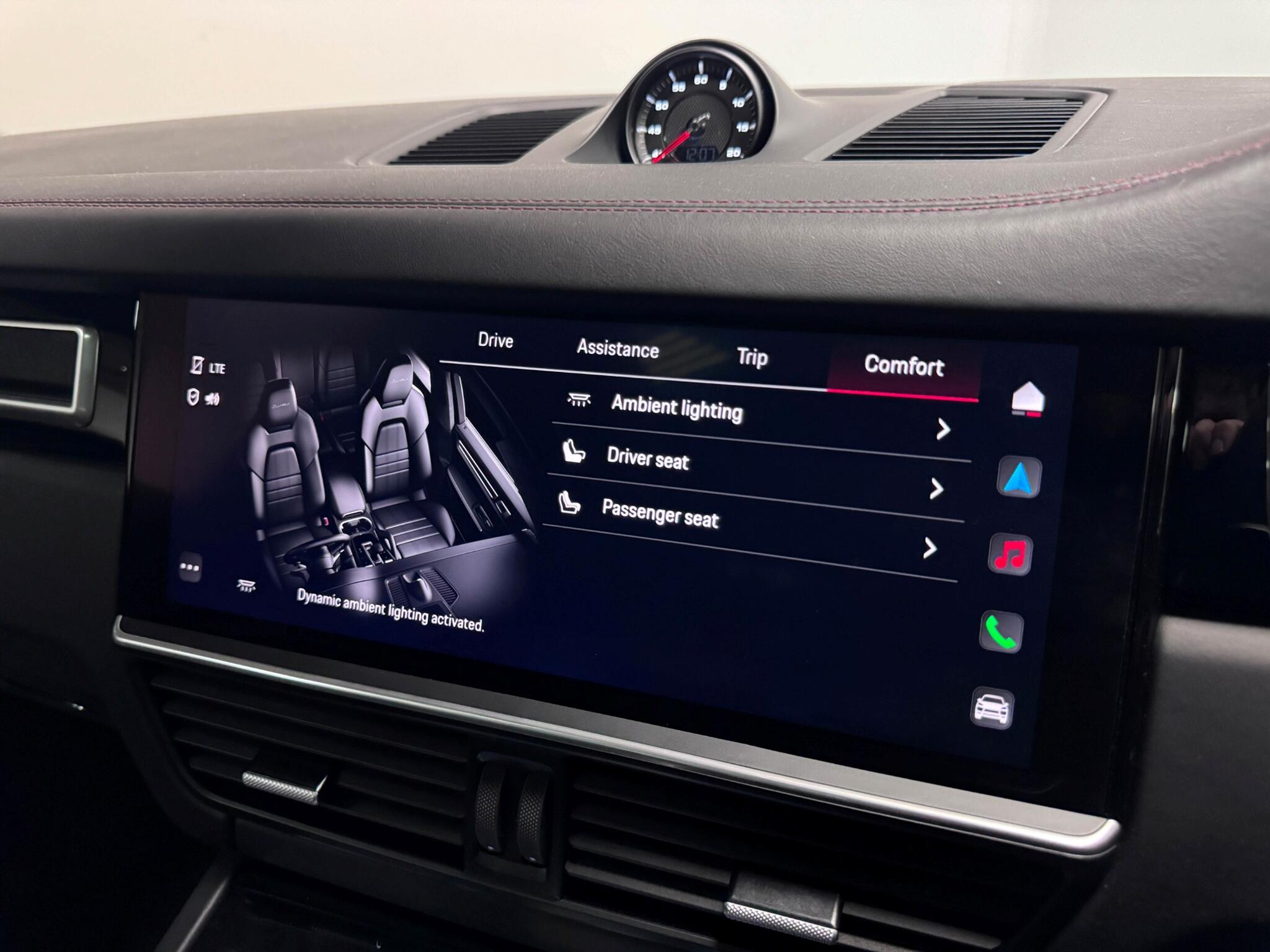 Porsche Cayenne view 60