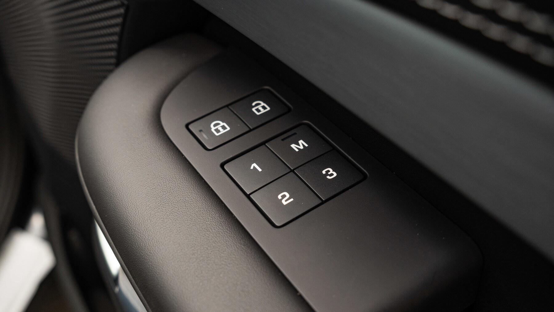Land Rover Discovery view 82