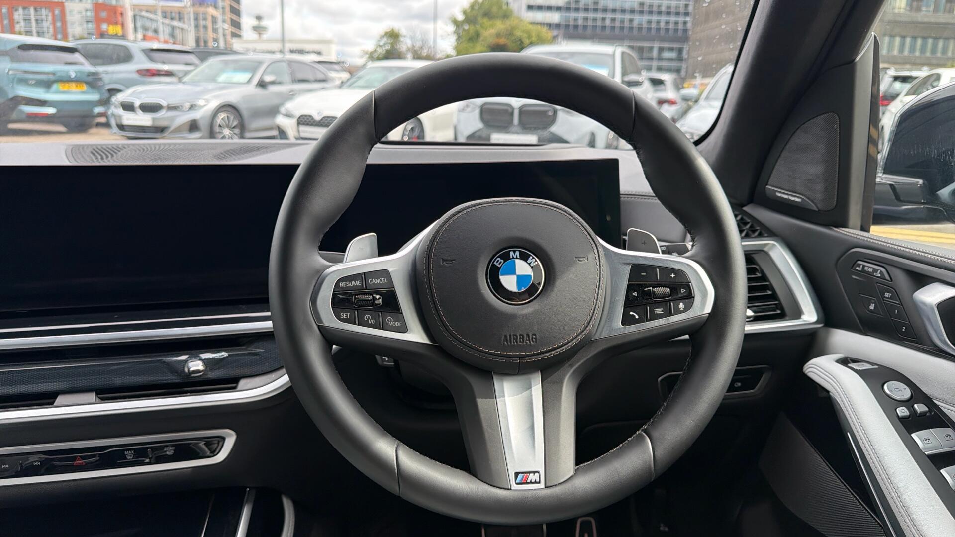 BMW X7 view 5