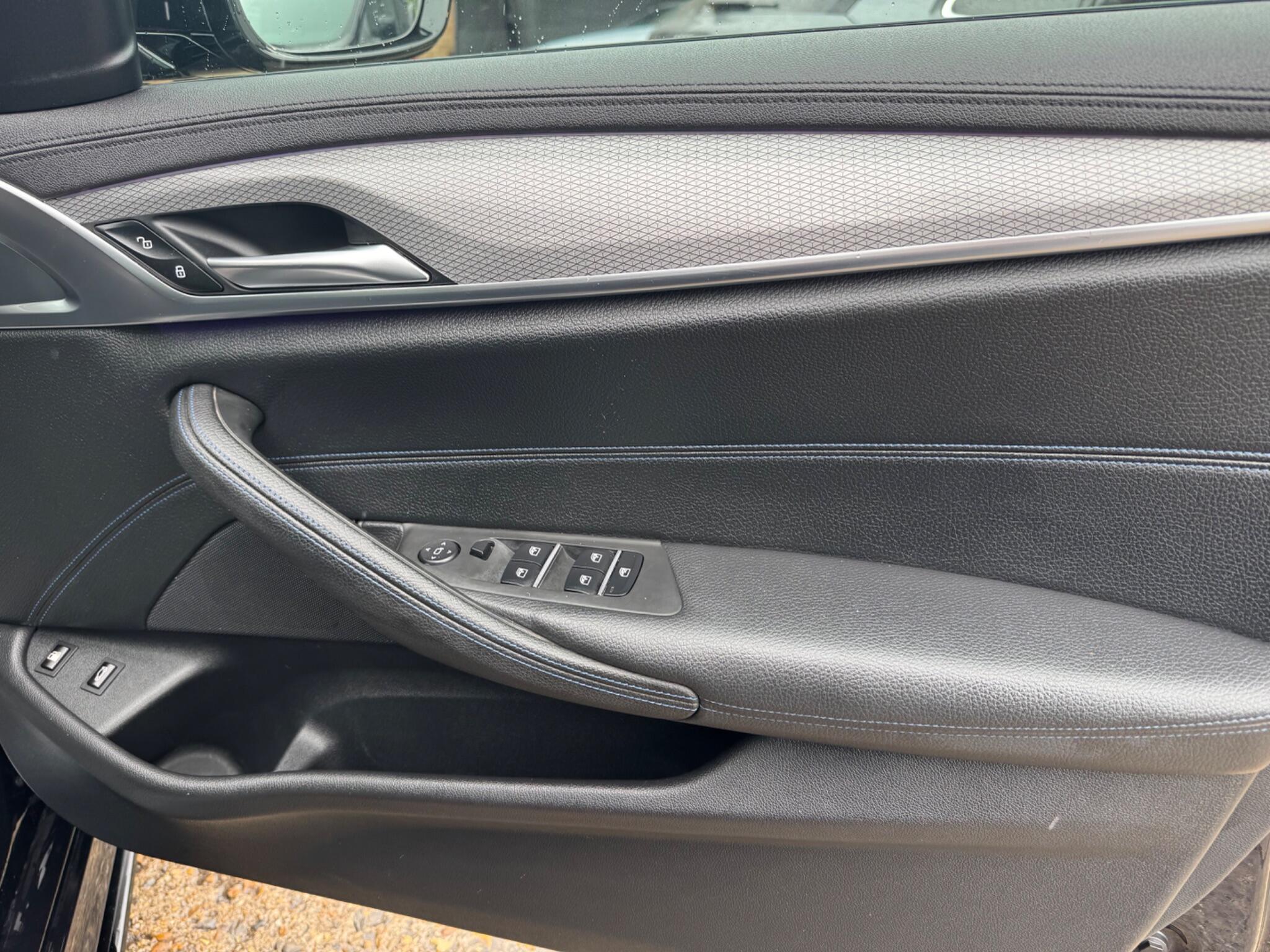 BMW 5 Series view 17