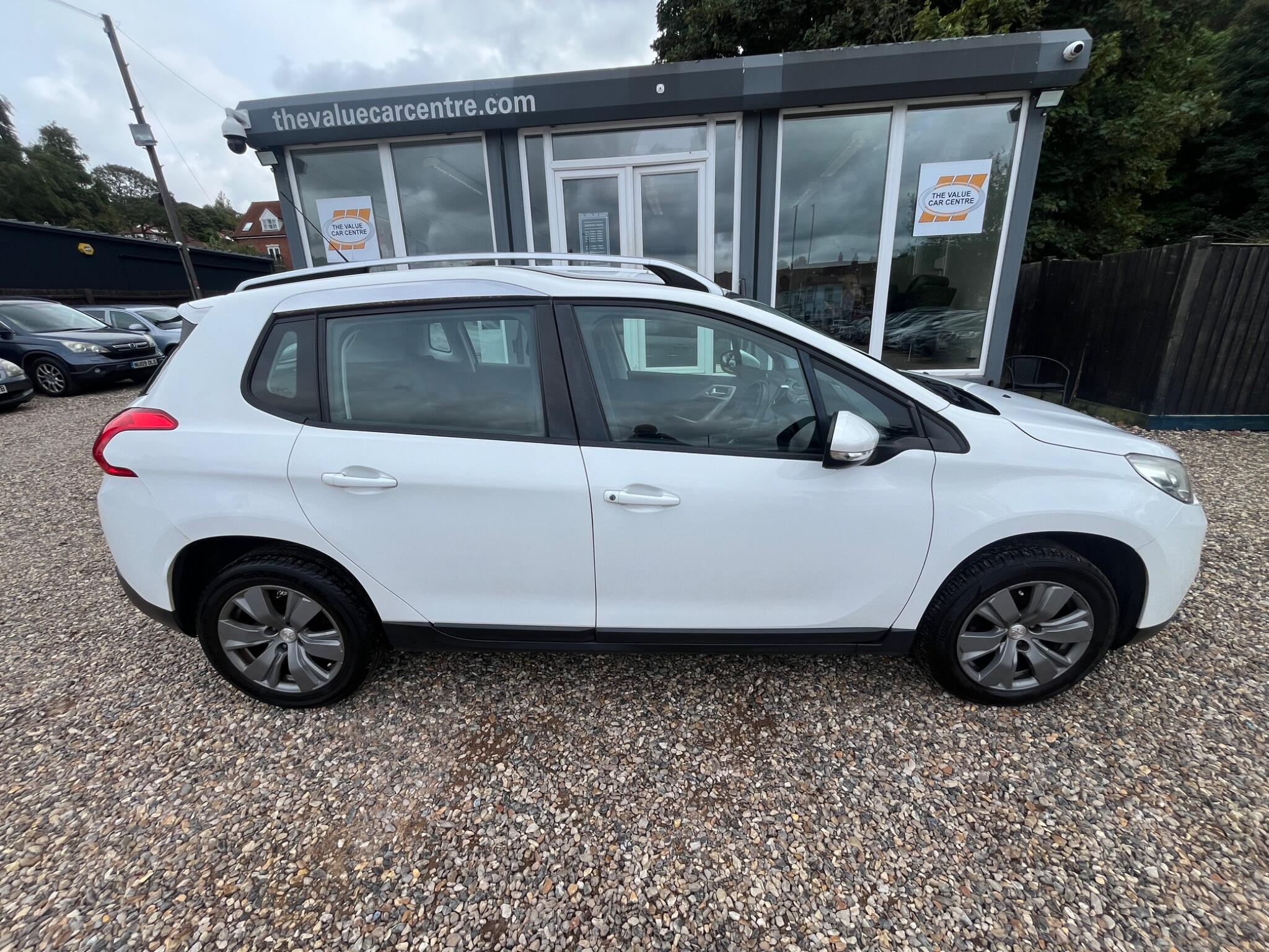 Peugeot 2008 view 3