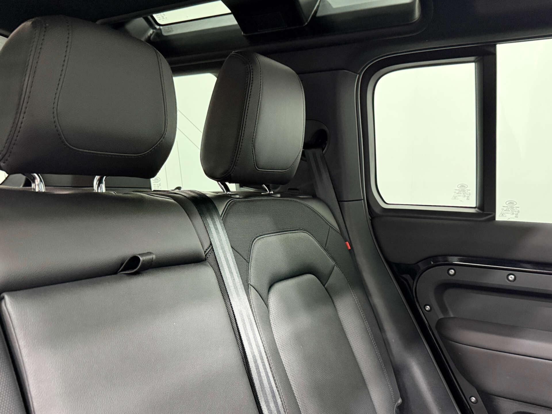 Land Rover Defender view 13
