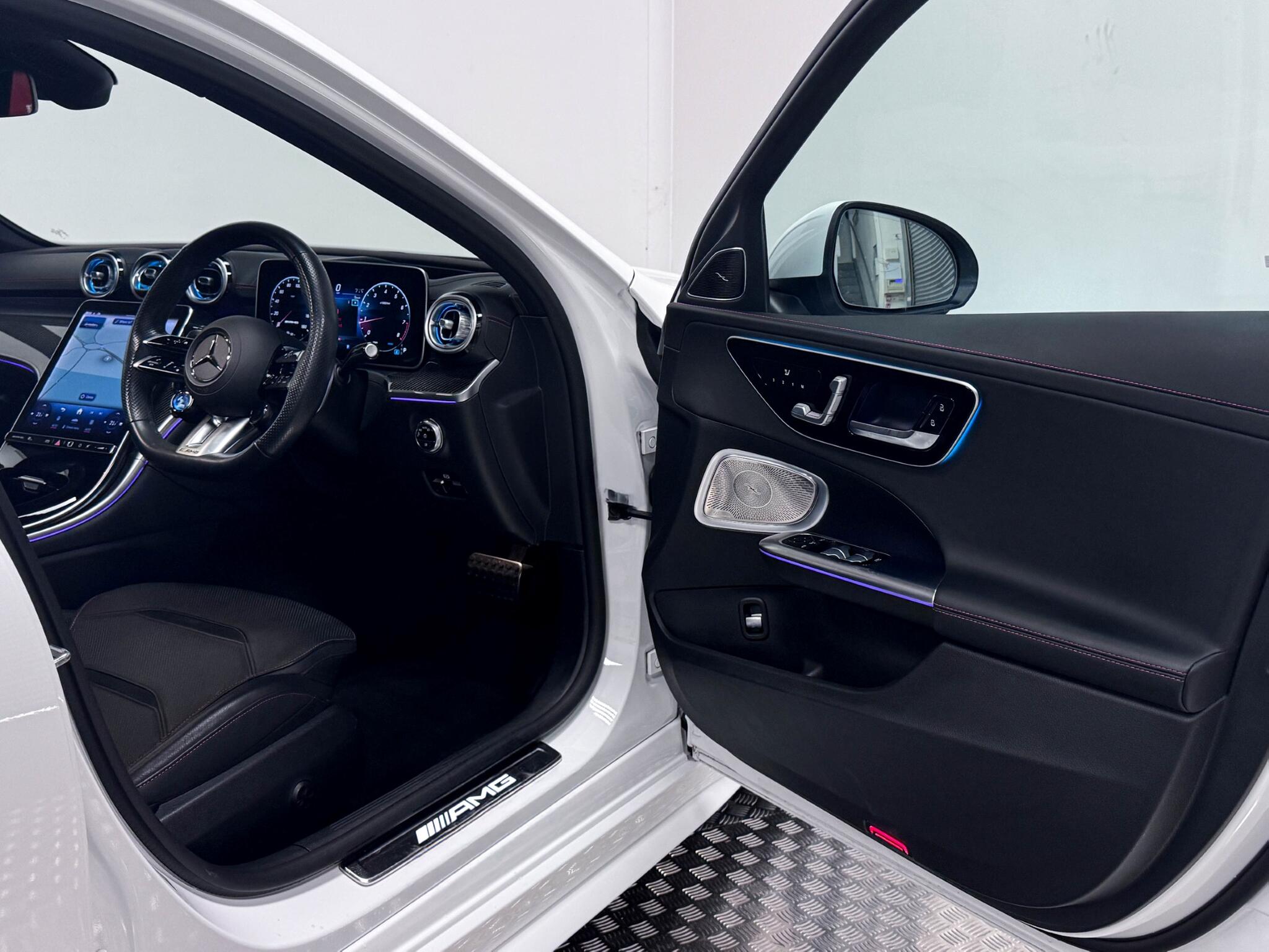 Mercedes-Benz C-Class view 28