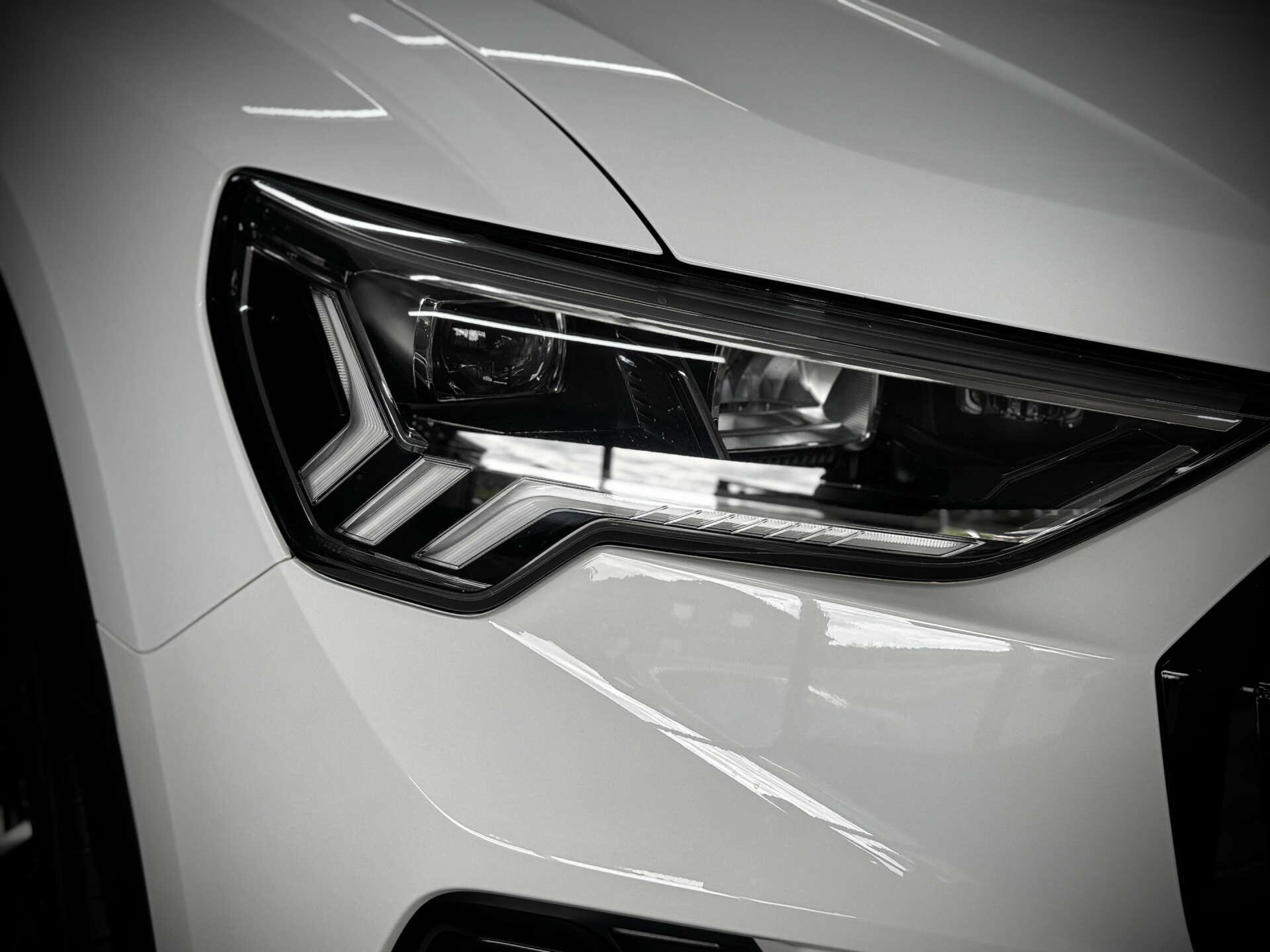 Audi Q3 view 12