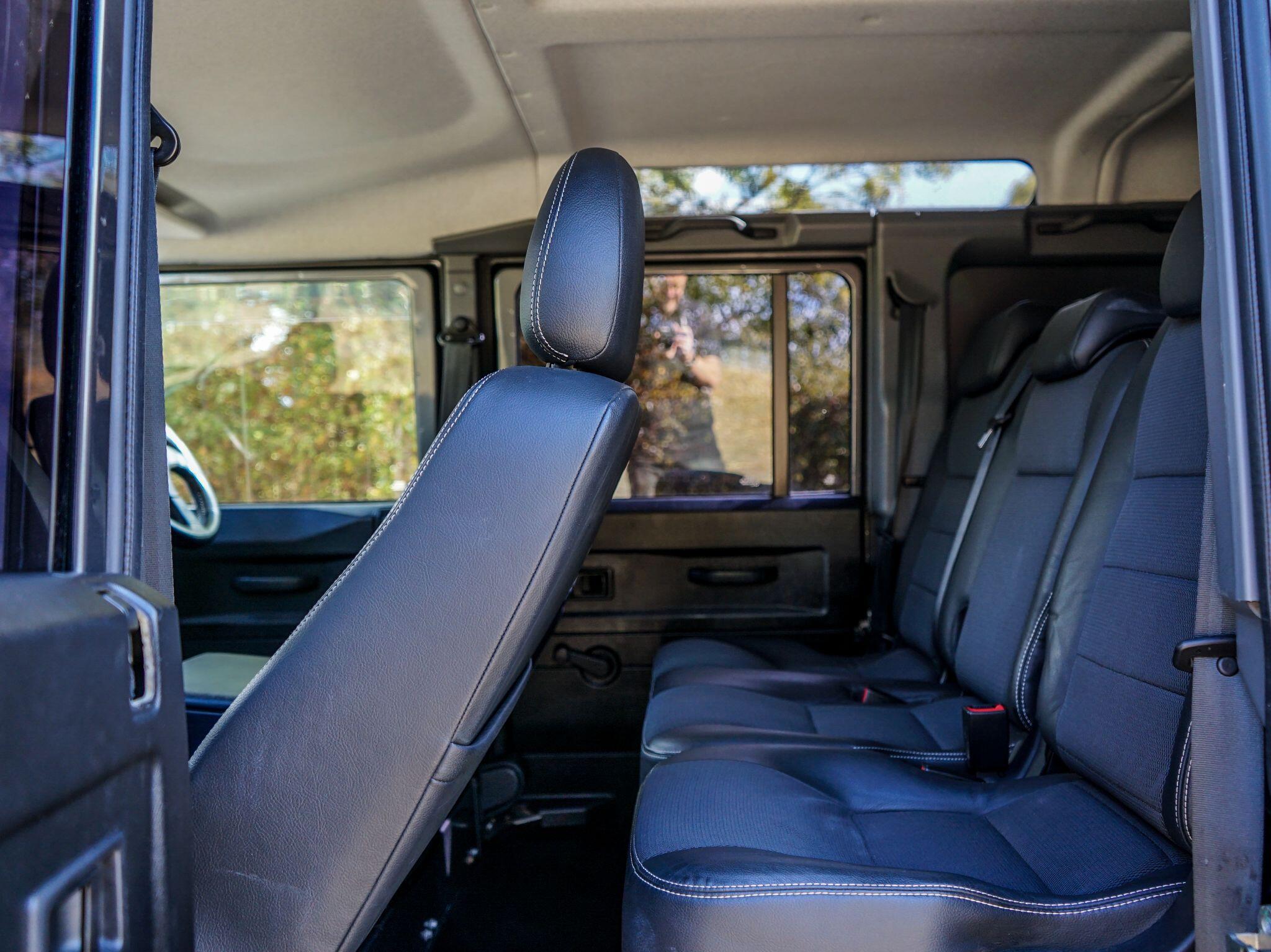 Land Rover Defender 110 view 22