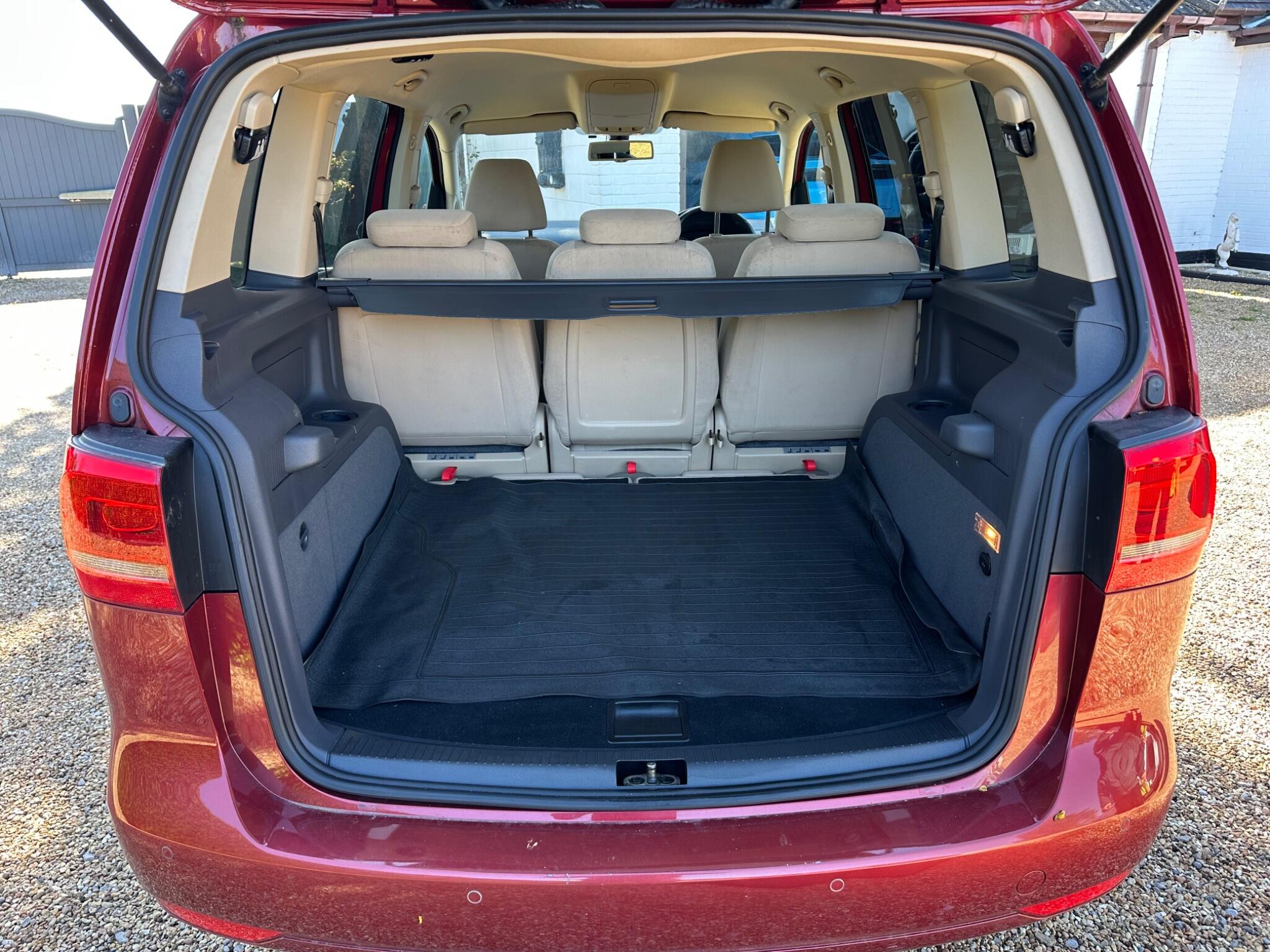 Volkswagen Touran view 19