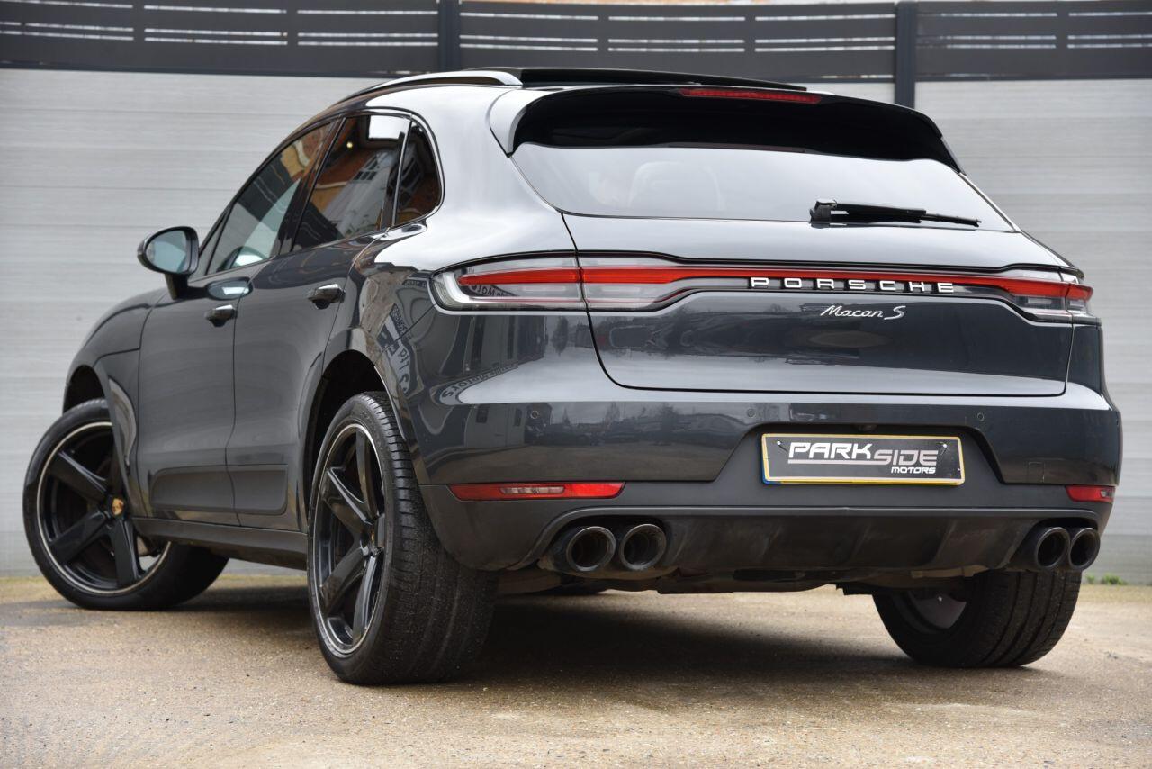 Porsche Macan view 10