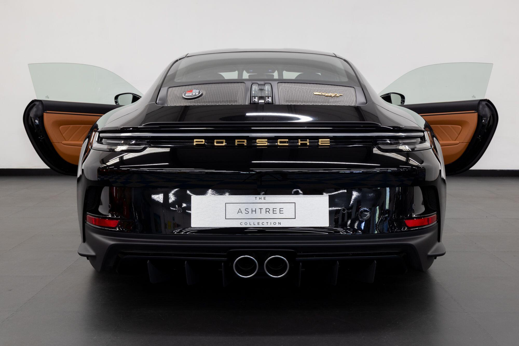 Porsche 911 view 10