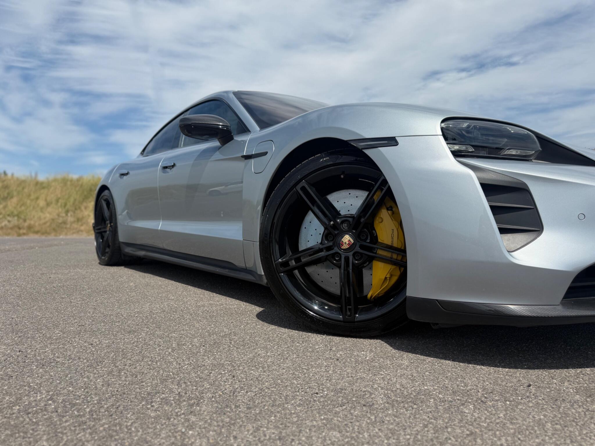 Porsche Taycan view 70