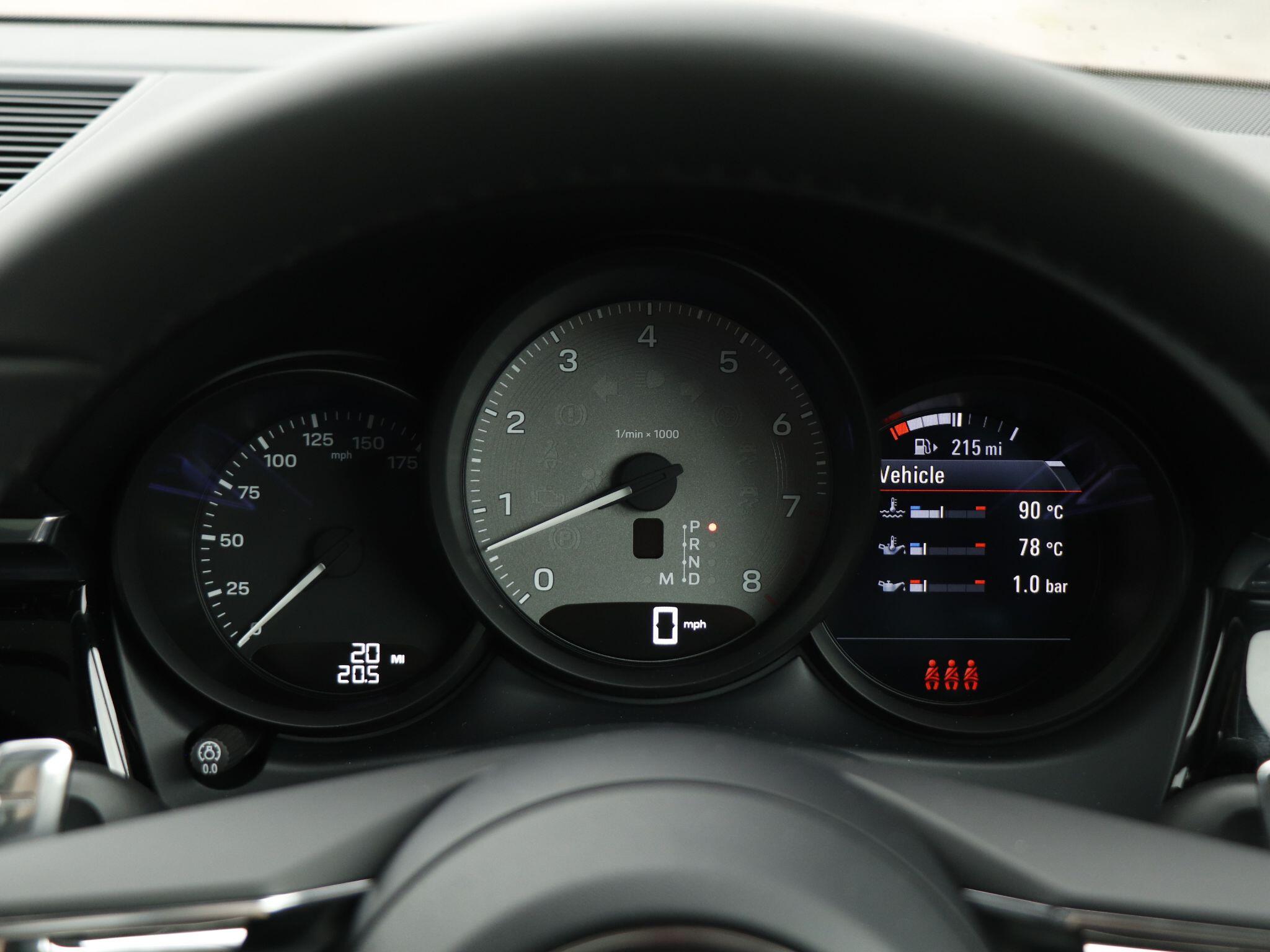 Porsche Macan view 13