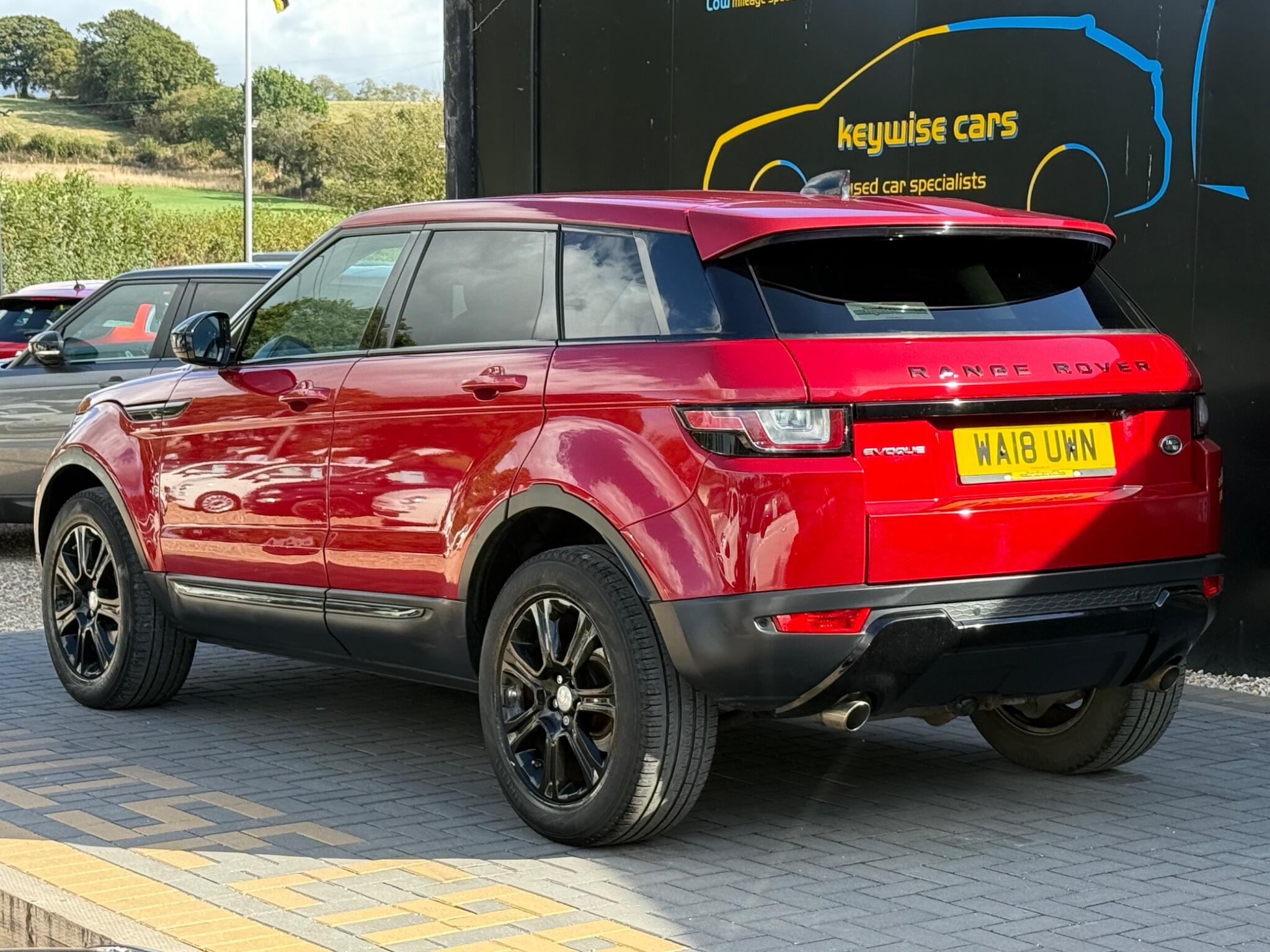 Land Rover Range Rover Evoque view 3