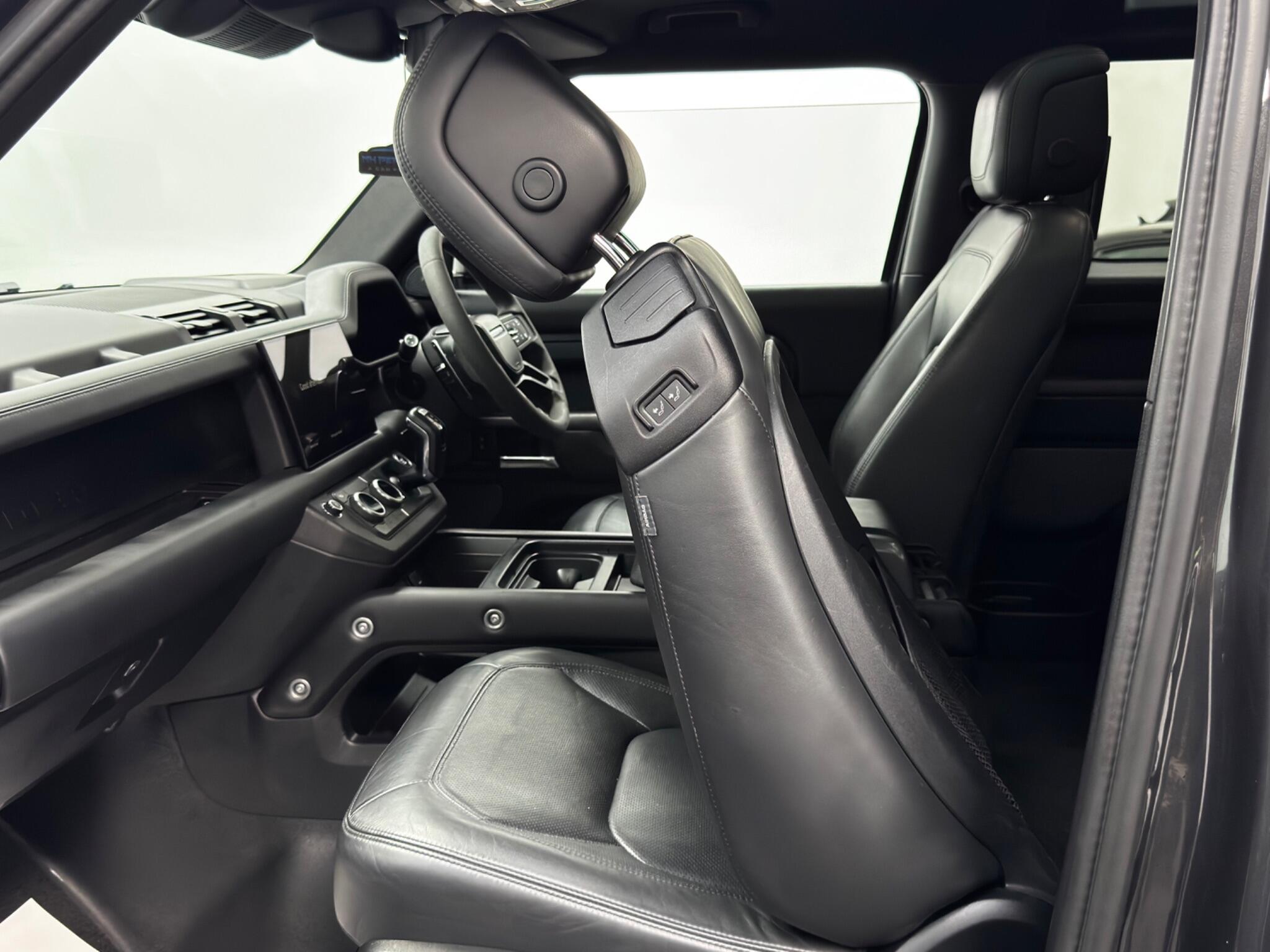 Land Rover Defender view 48