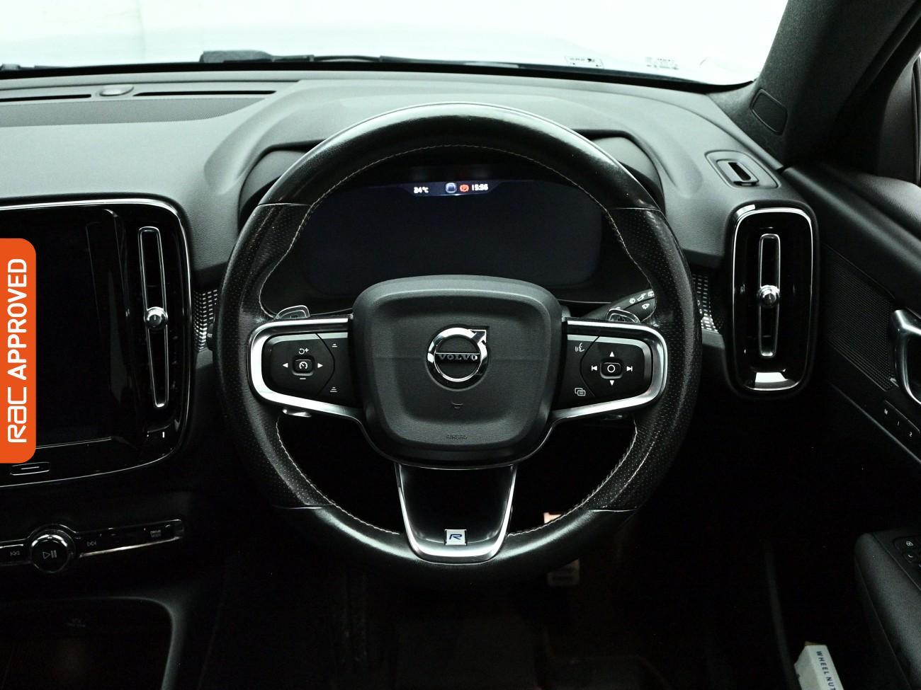 Volvo XC40 view 9
