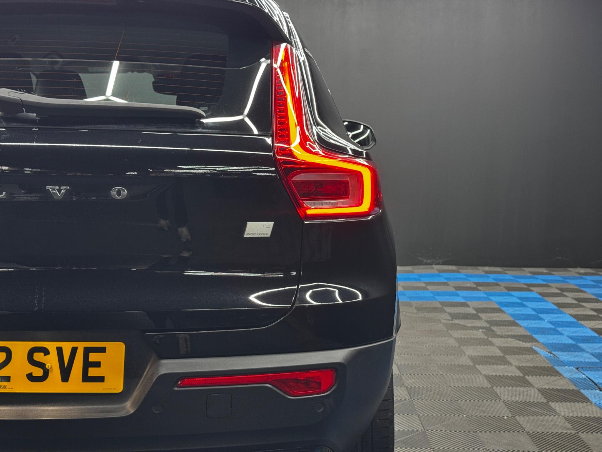 Volvo XC40 view 45