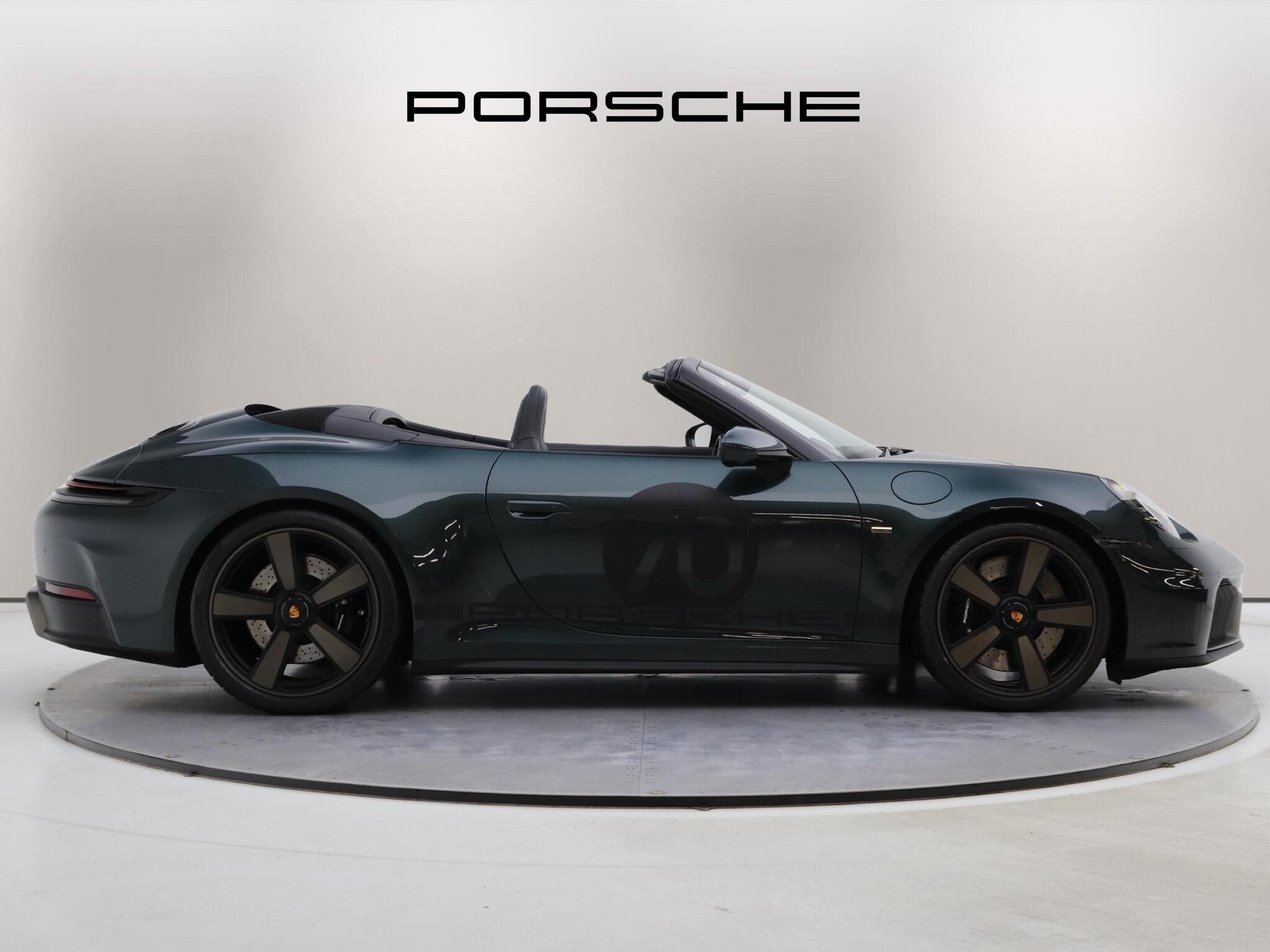 Porsche 911 view 3