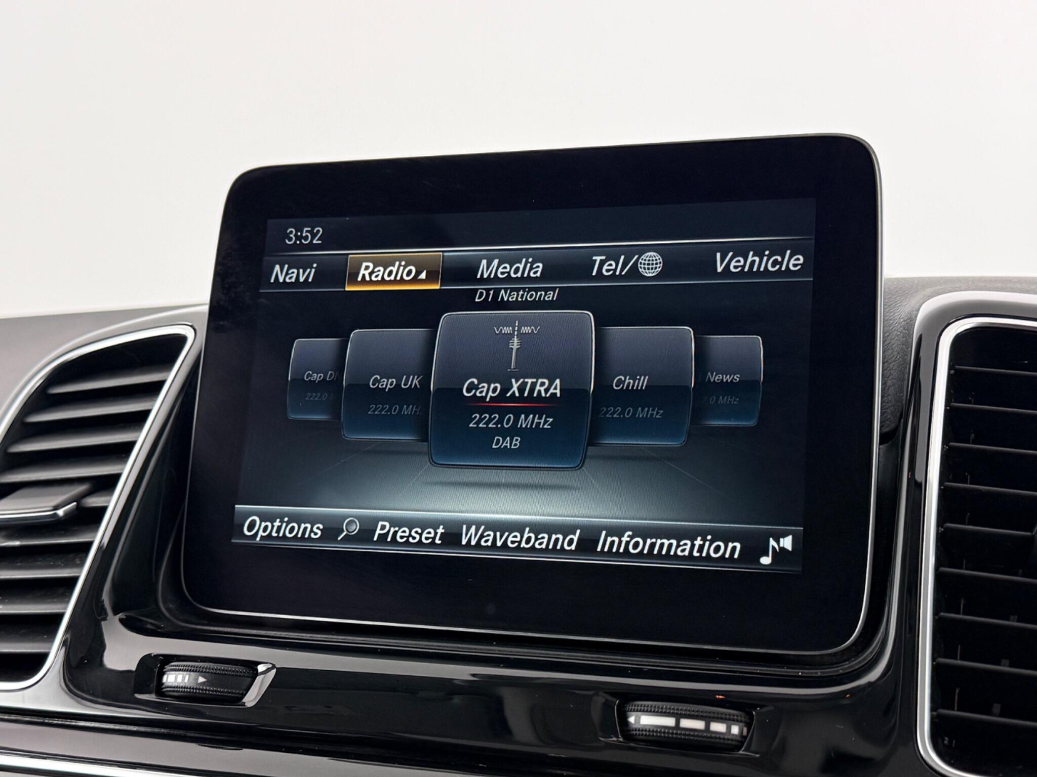 Mercedes-Benz GLE view 24