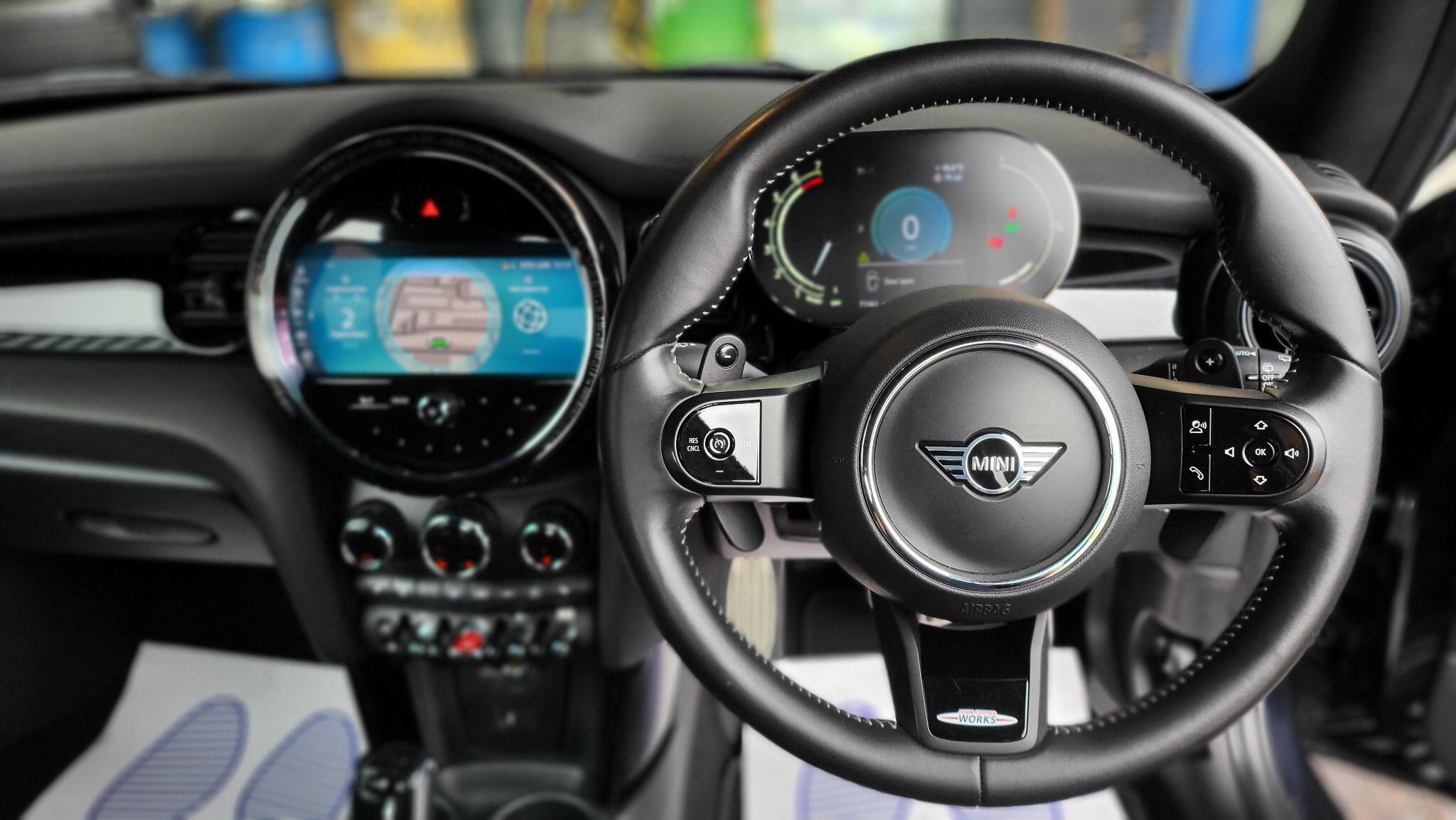 Mini Hatch view 24