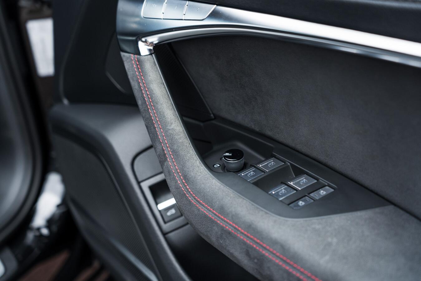 Audi RS6 Avant view 55