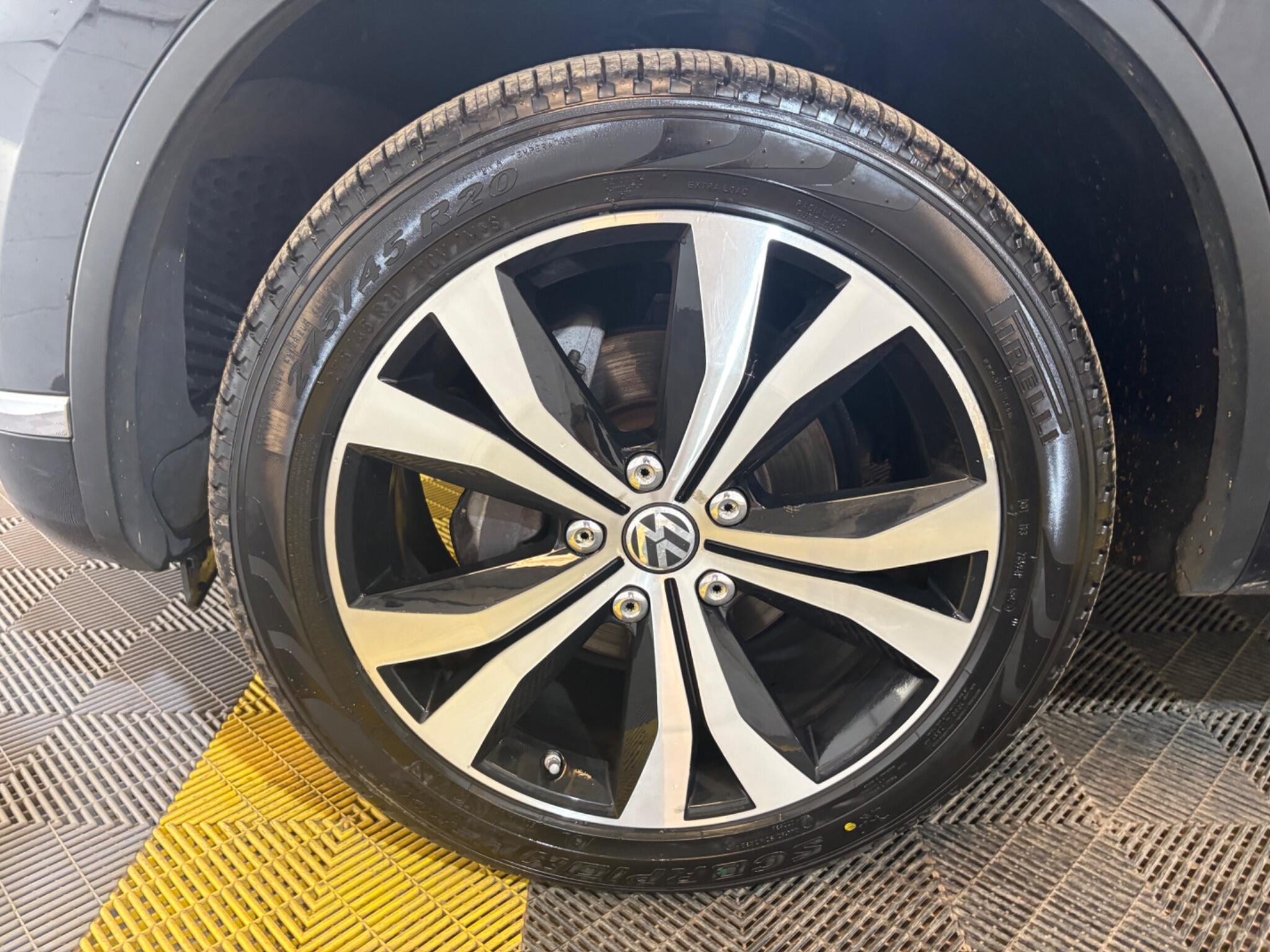 Volkswagen Touareg view 63