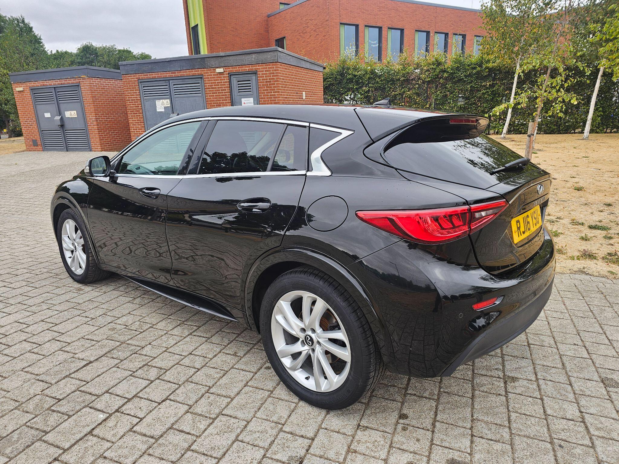 Infiniti Q30 view 43