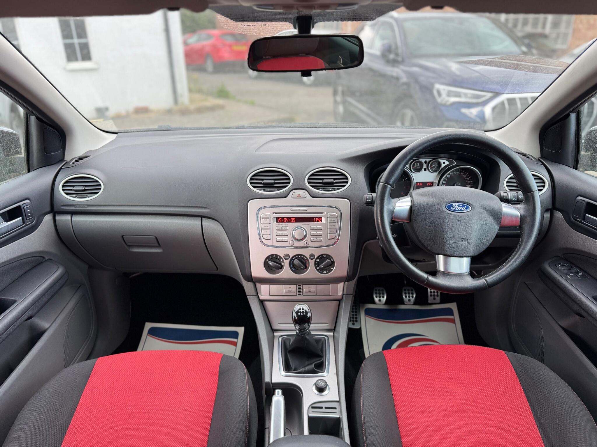 Ford Focus view 16