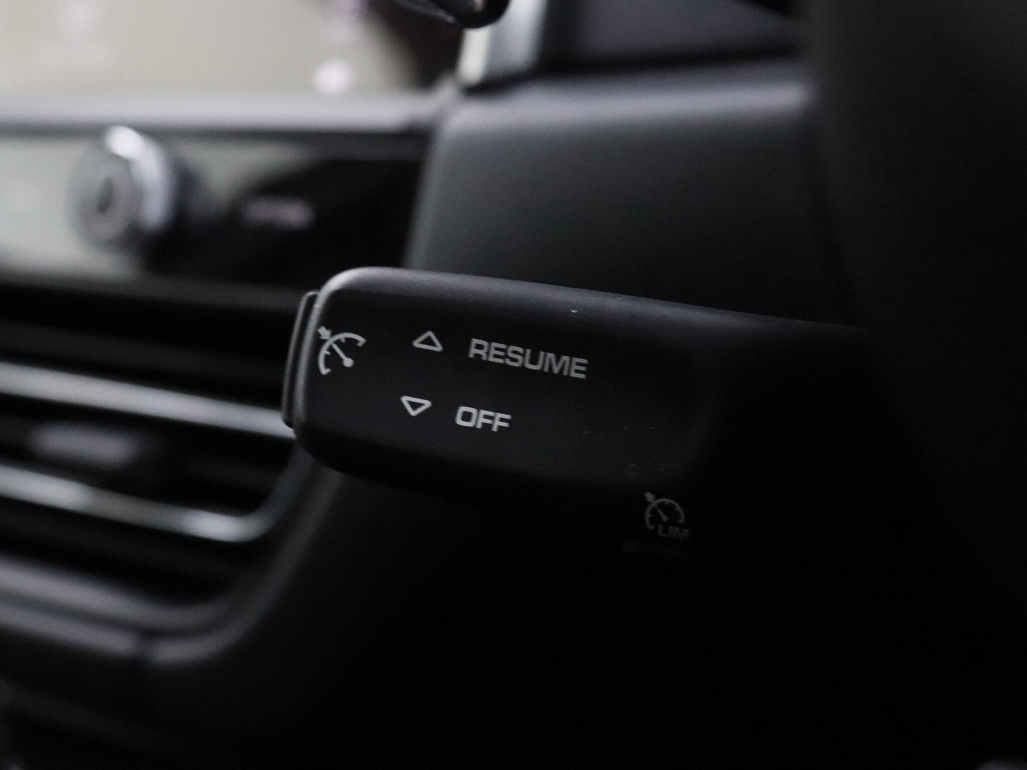 Porsche Macan view 38