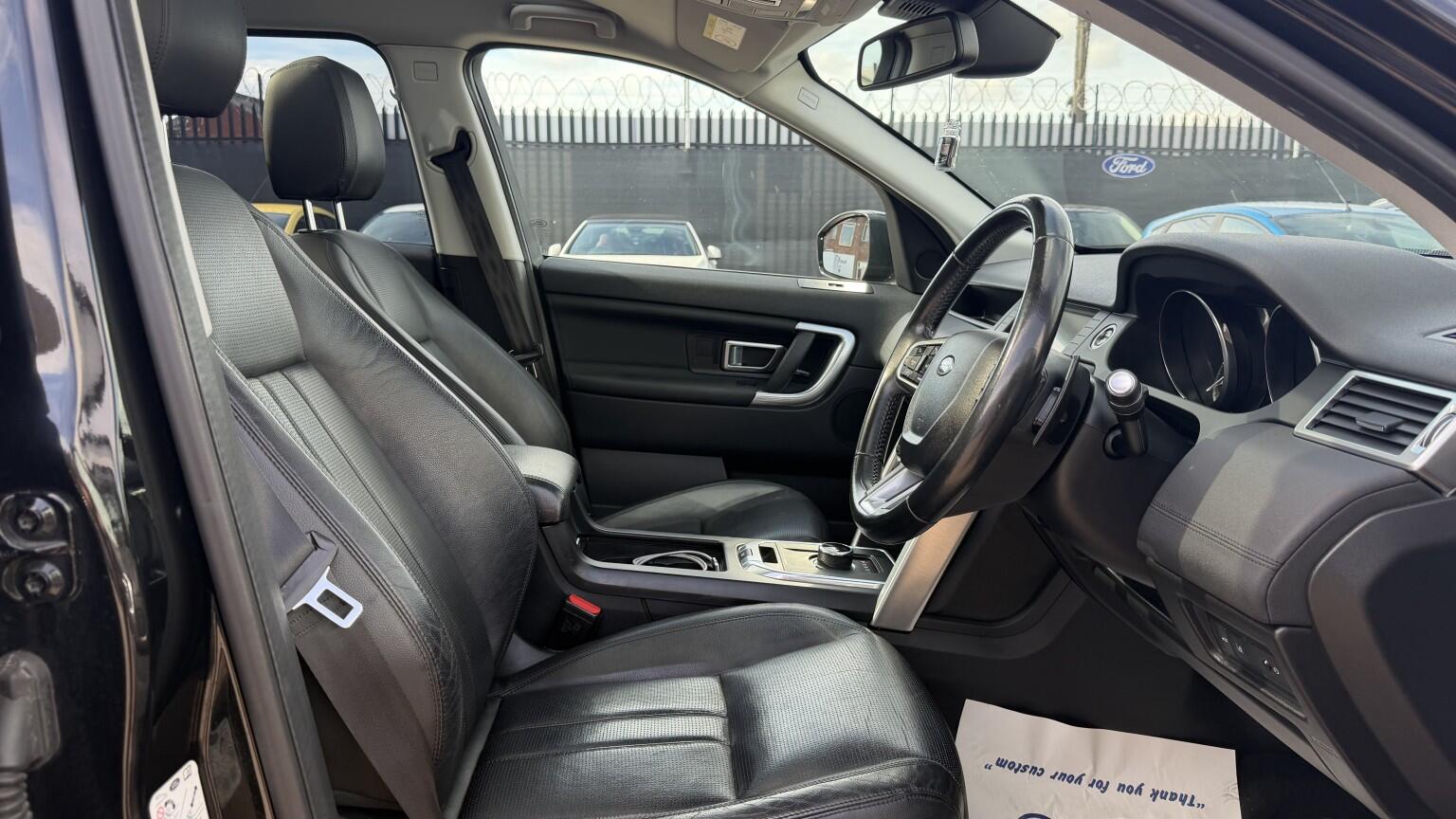 Land Rover Discovery Sport view 25