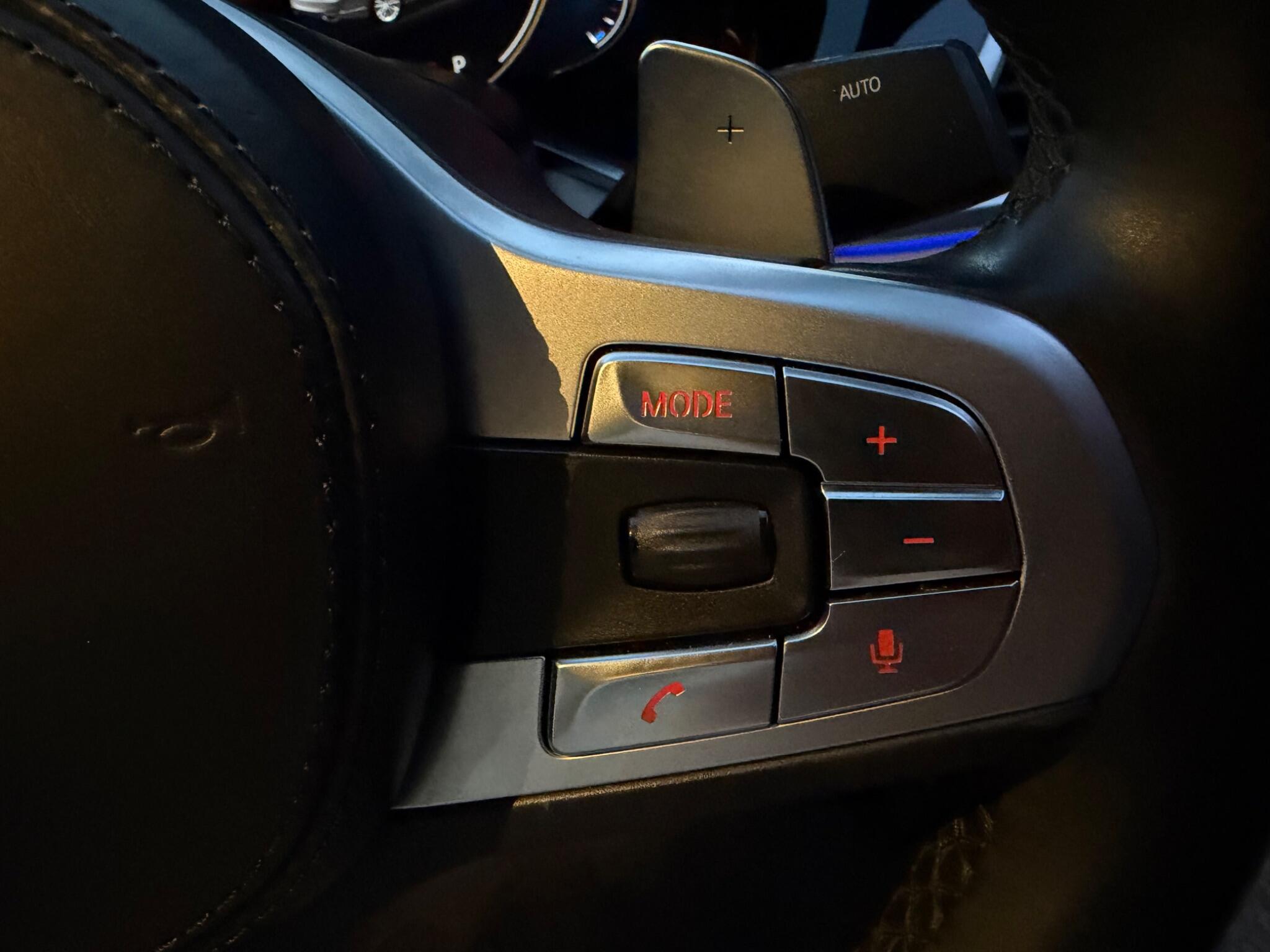 BMW 7 Series view 26