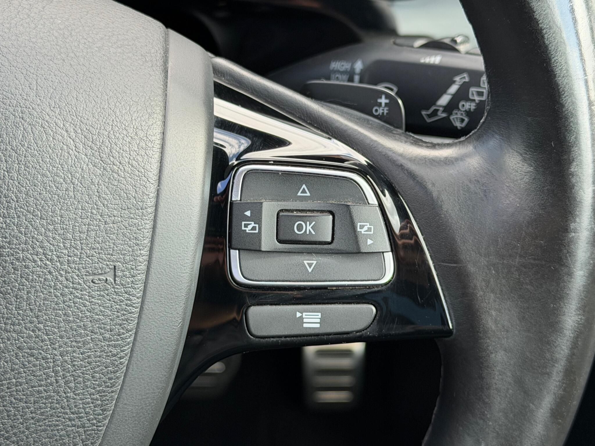 Volkswagen Touareg view 28