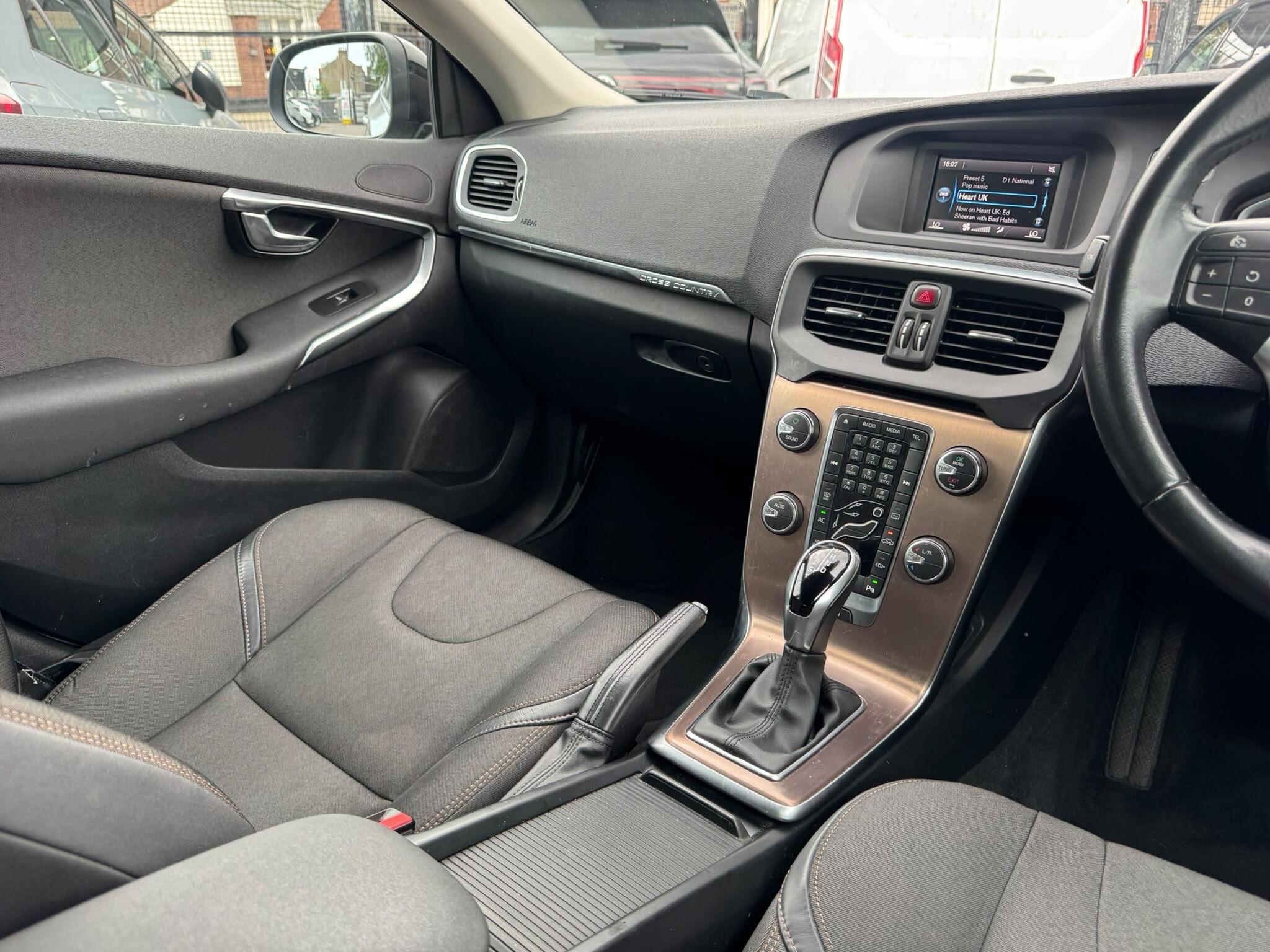 Volvo V40 Cross Country view 59