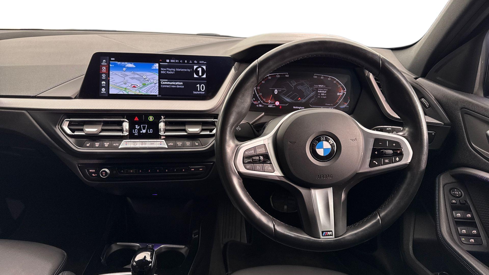 BMW 1 Series view 5