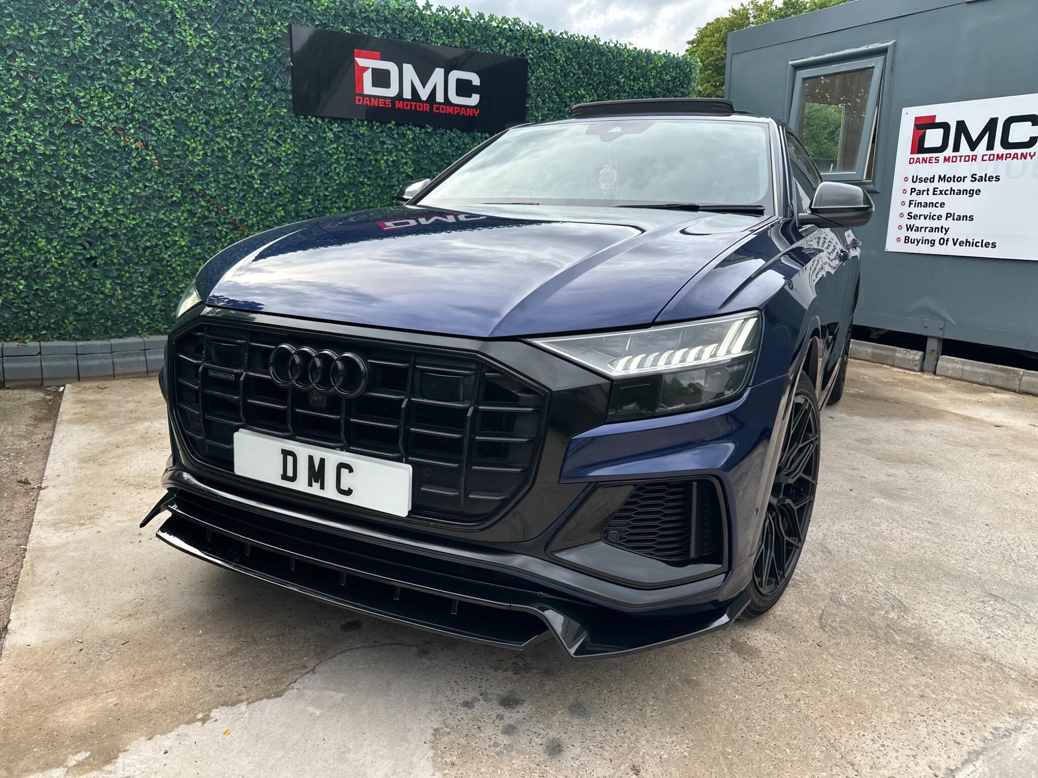 Audi Q8 view 3