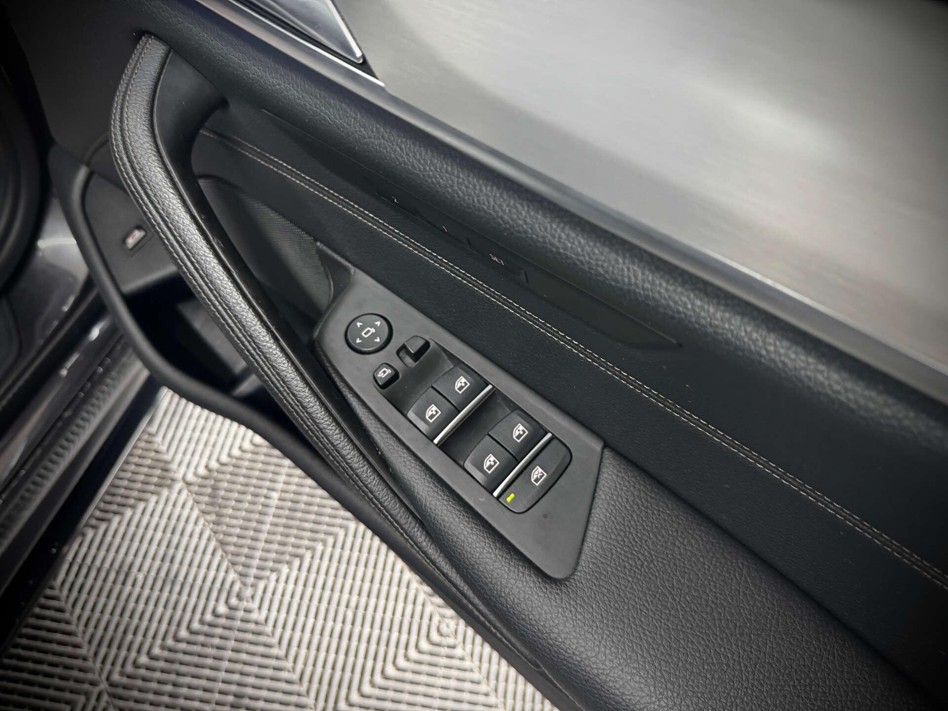 BMW 5 Series view 32