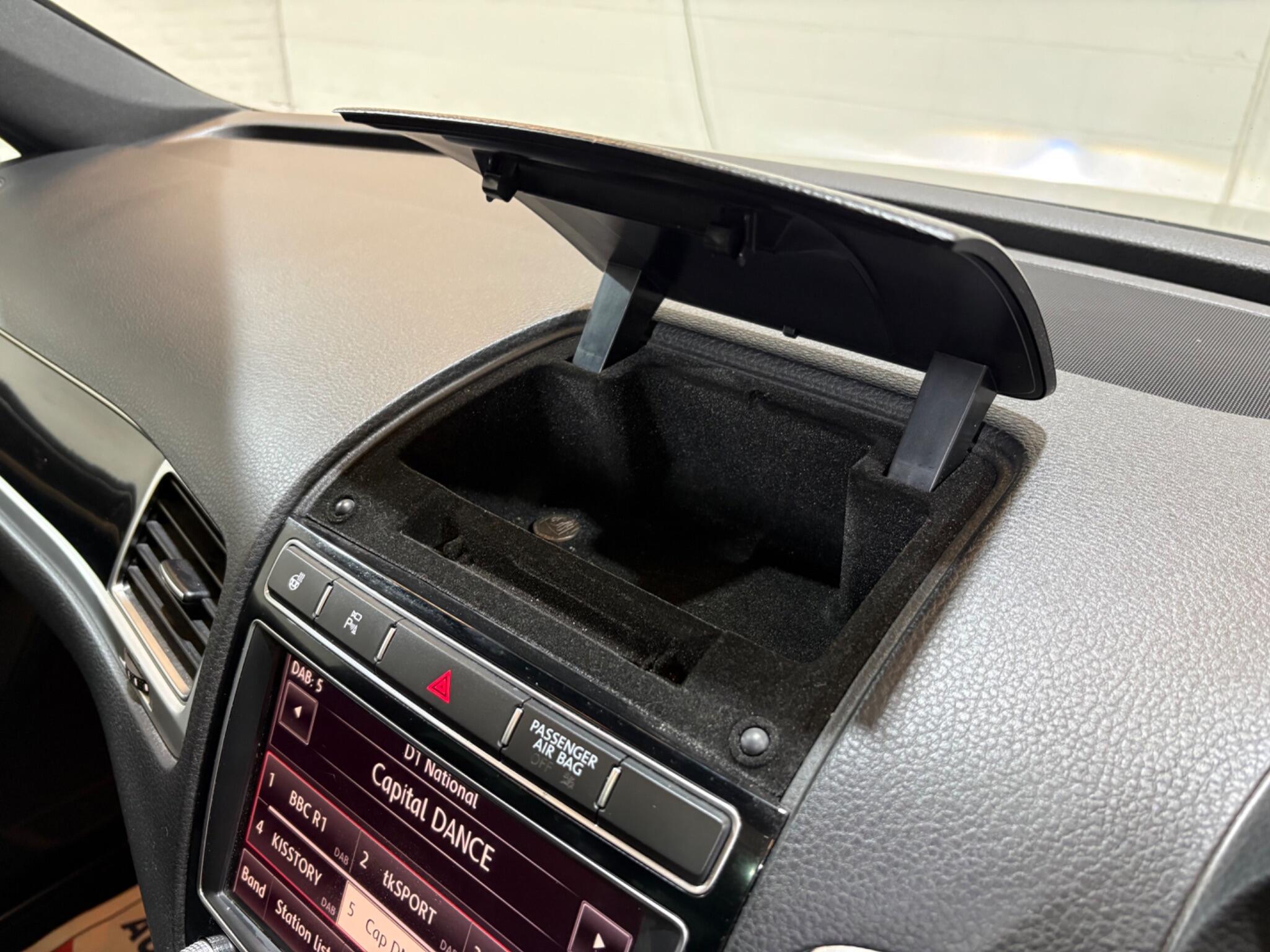 Volkswagen Touareg view 19
