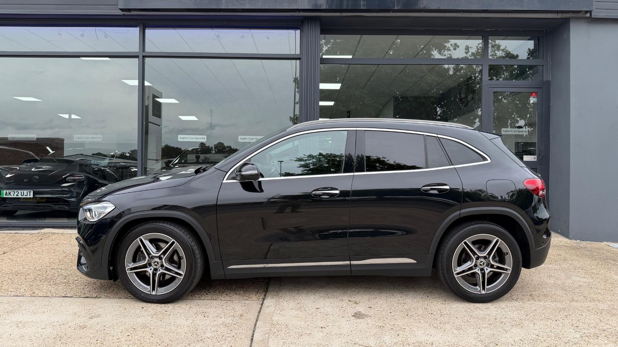 Mercedes-Benz Gla view 4