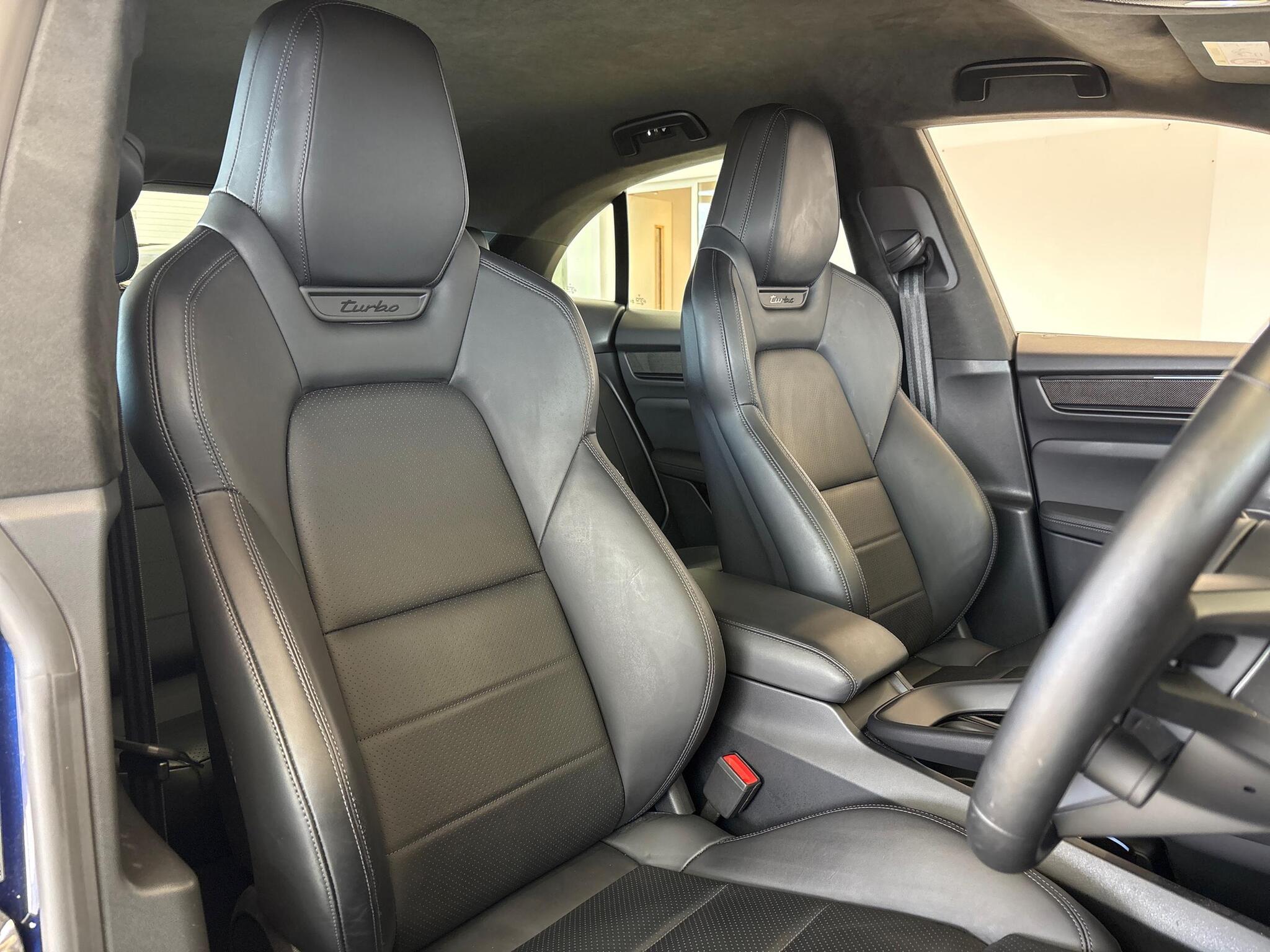 Porsche Macan view 14