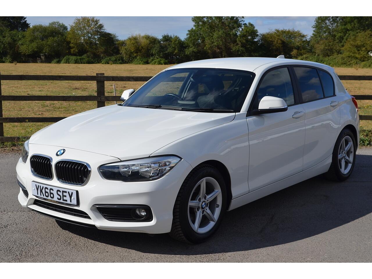 BMW 1 Series view 5