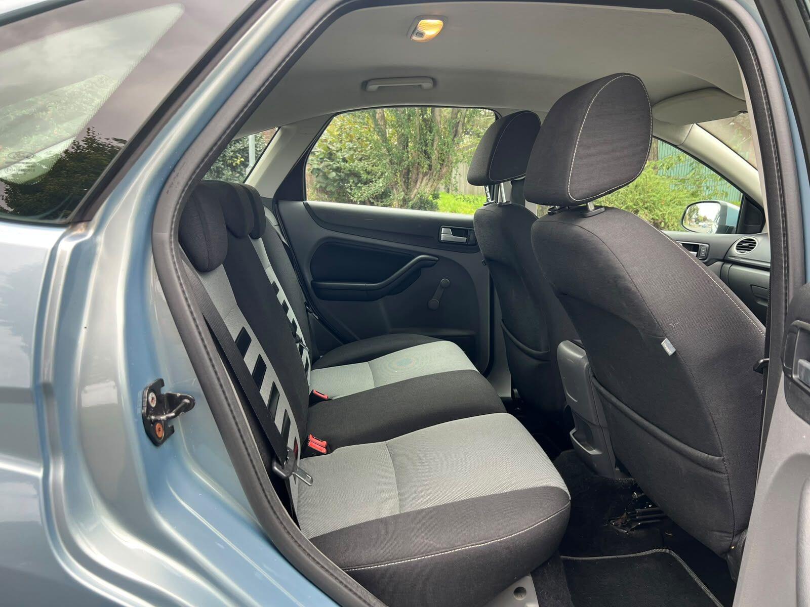 Ford Focus view 19