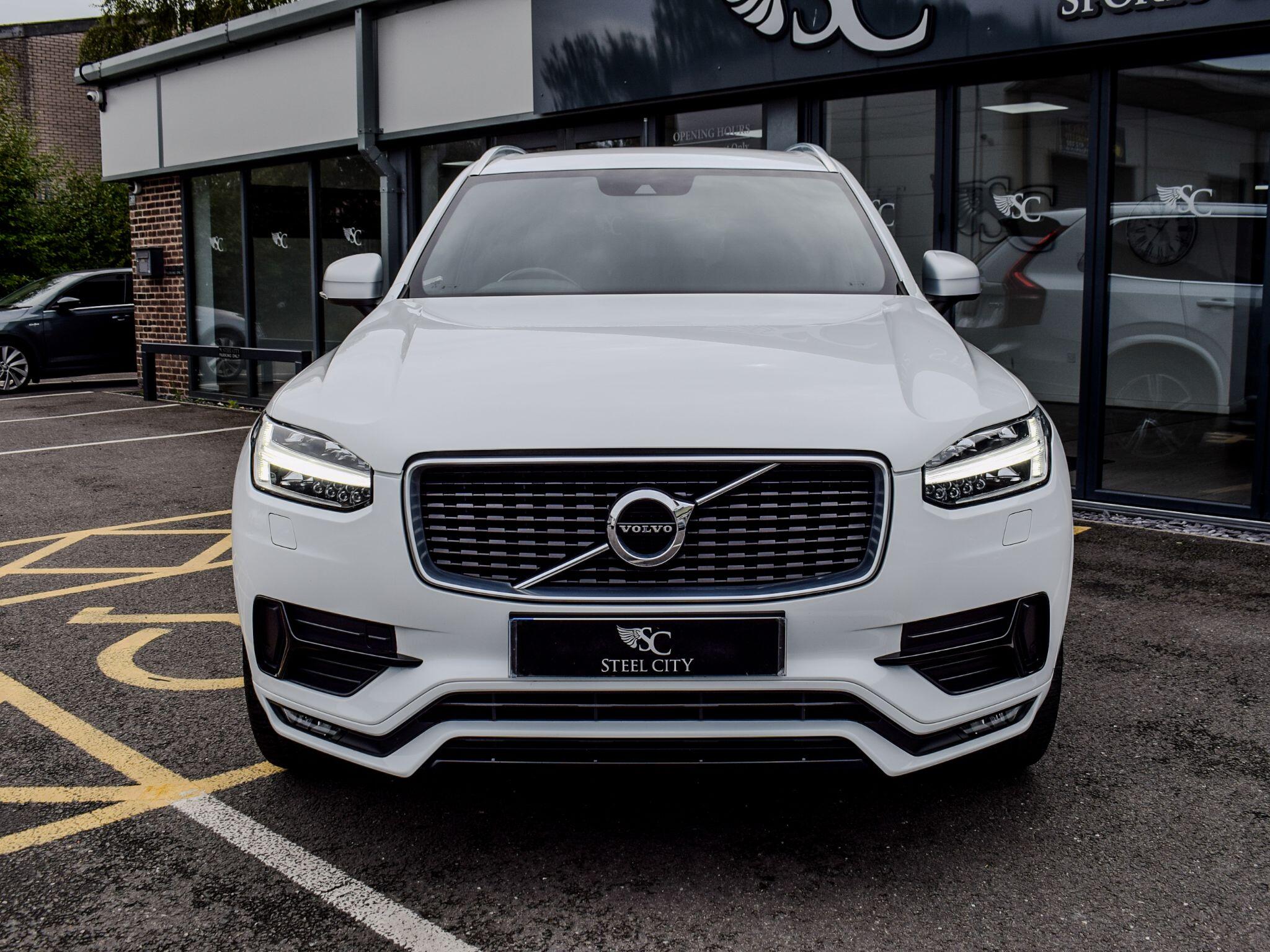 Volvo XC90 view 2