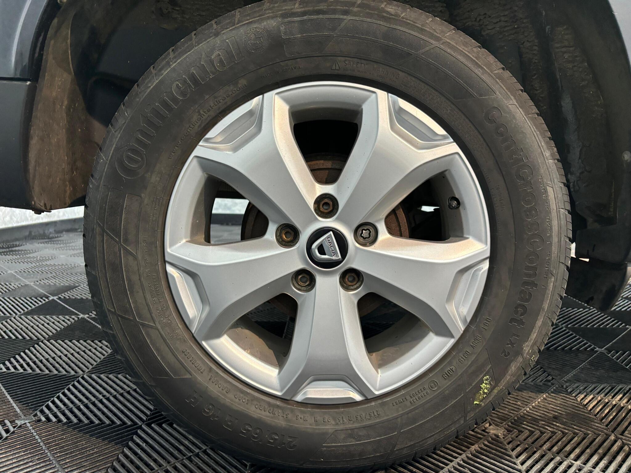 Dacia Duster view 28
